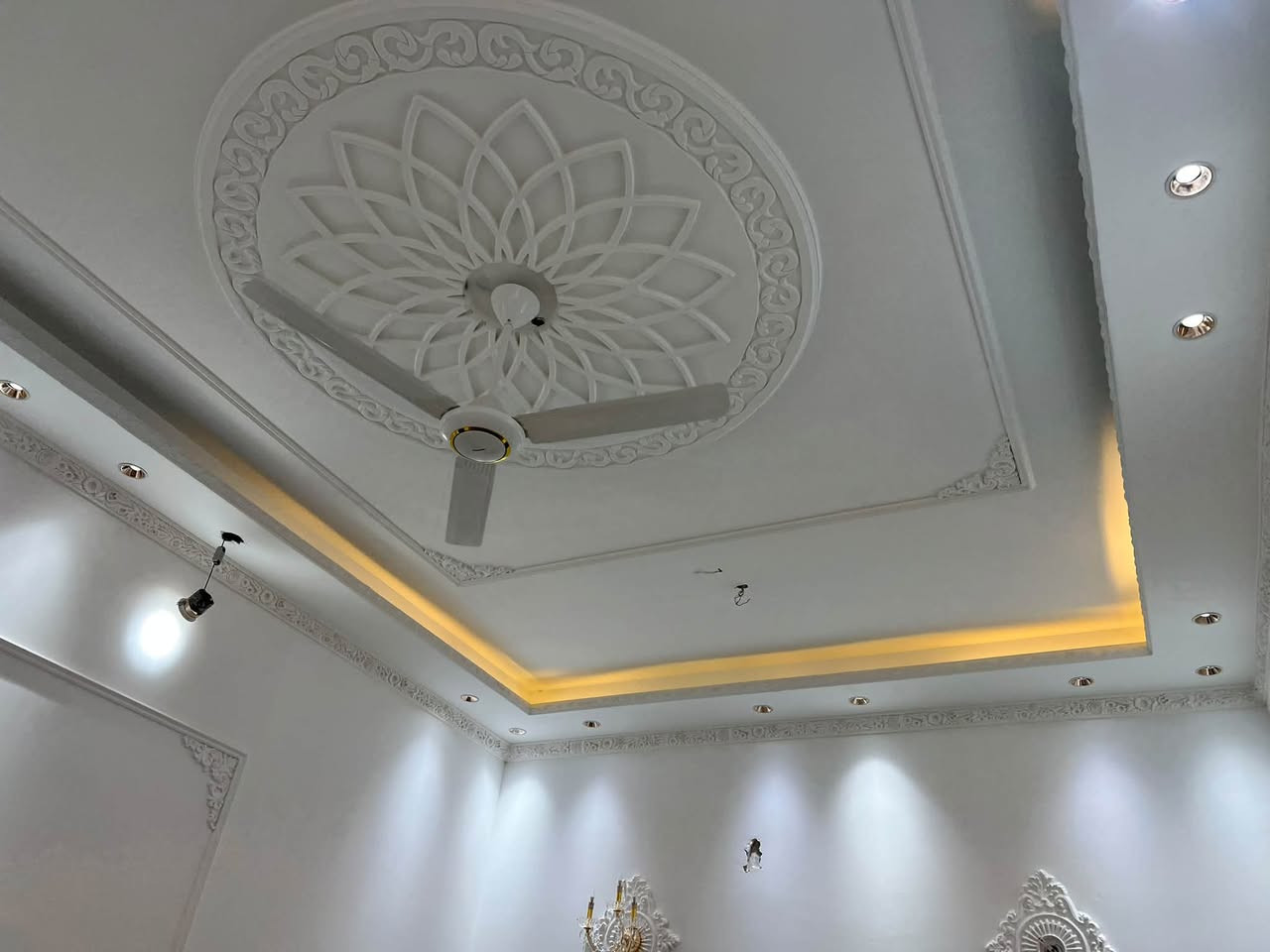 تصميم جديد من تصاميمنا 
لمسه عصريه وانيقه تضيف جمالا وممزا لمنزلكم   نقدم لكم احدث التصاميم  
كربلاء ***********ابو أحمد الإبراهيمي
