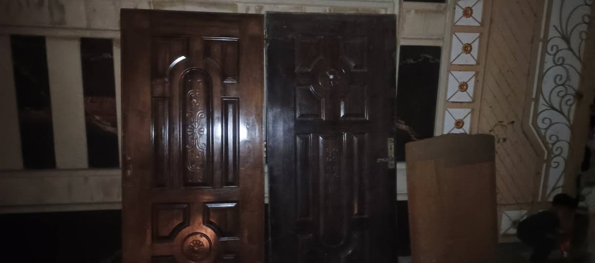 إسلام عليكم متوجد ابوب خشب درج واله في حي السماح الثانيه رقم التوصل ***********
