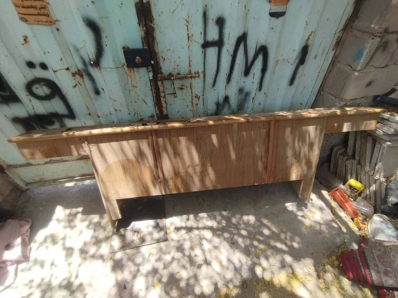 السلام عليكم 
بسبب الوعود الكاذبة اعيد النشر 
غرفه اخشاب للبيع
ابيعها ع اسكاطها ب250 
الي يريدها يتصل 
***********6
مكاني كربلاء الطاقه
قرب مستشفى التركي
