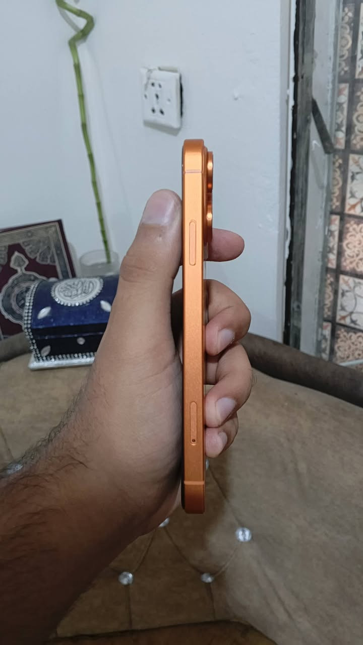 ايفون xr محور 17 برو ماكس لون احمر البرتقالي 🟠
ذاكرة 64
بطارية 100 مبدل جديد 
التلفون شرط اي عطل مابيه 
فيس ايدي شغال ✅ 
نظافة 💯💯 
سعر 210 بيه مجال حك جيتك بس 
موصل ايسر توصيل ماعندي 
*********** واتس اب
