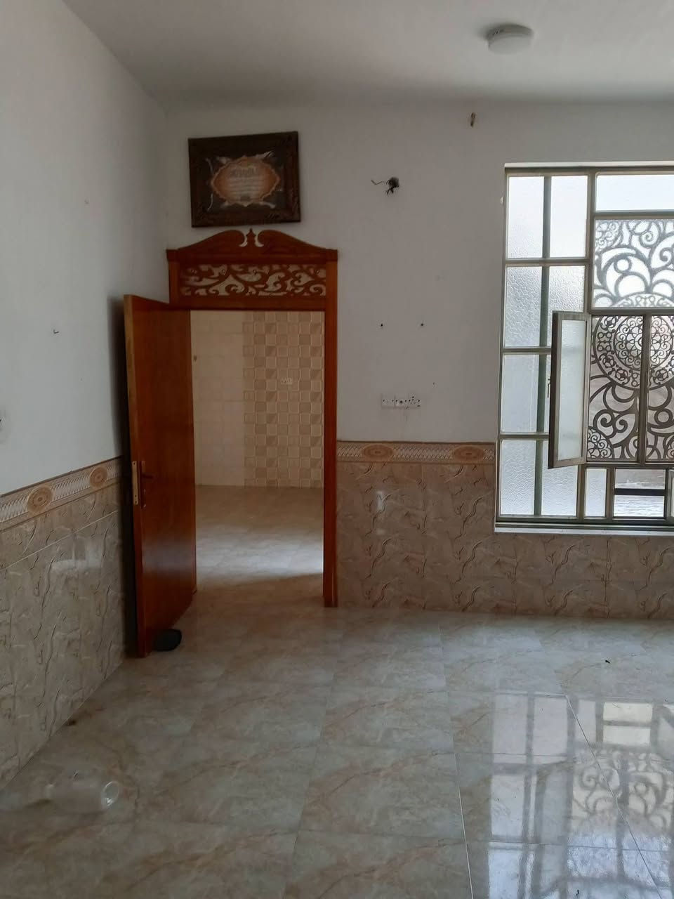 يوجد لدينا البيت طابق ثاني ع شارع 40 قرب جامع لواثق 
الايجار٣٠٠الف 
للمزيد من التفاصيل يمكنكم زيارة مكتبناا مكتب العين العقار ع شارع 40 مدخل الصوفيه 

إوت الاتصال على الارقام التاليه 

***********
***********
