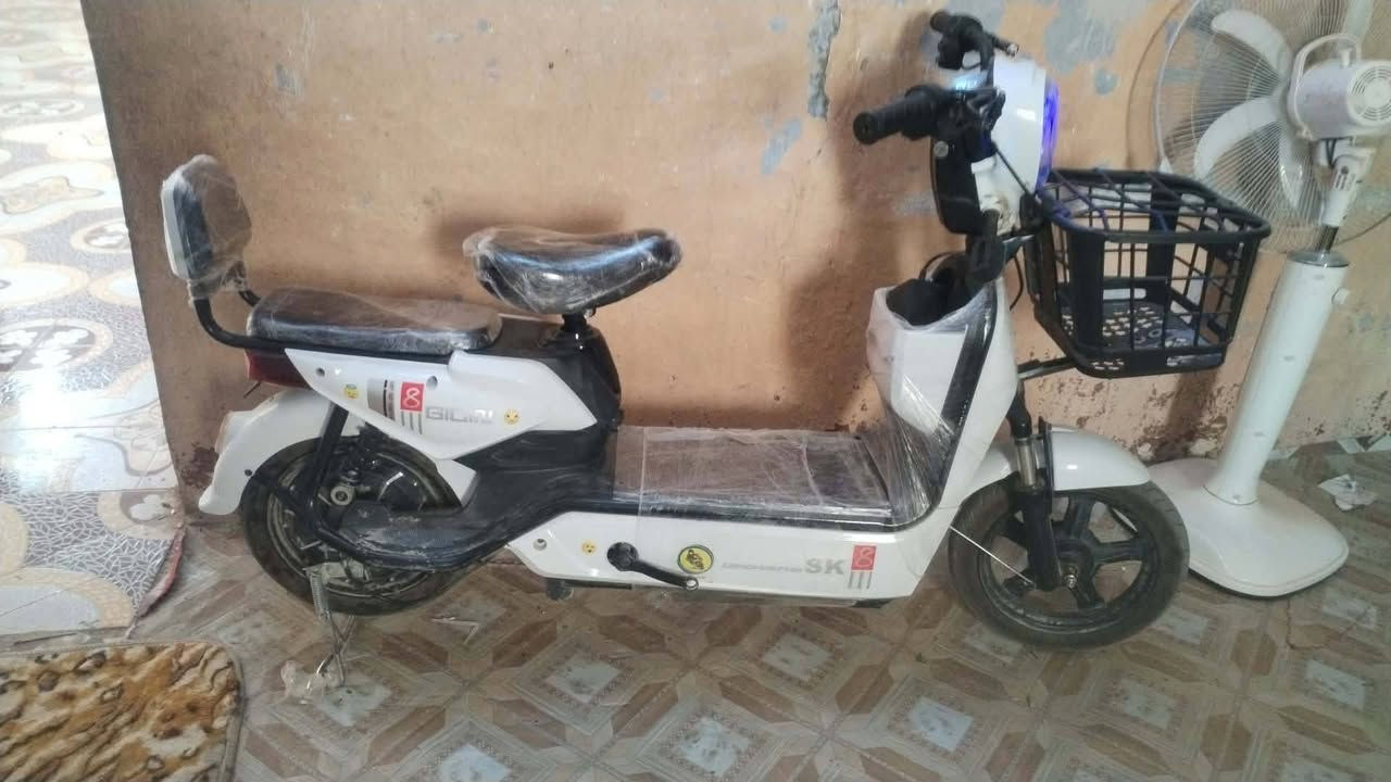 السماوه الوركاء ناحية الكرامة. 
دراجه شحن للبيع فول مواصفات تايراتها اصليه سرعتهه 50 يطول شحنها 10 كيلوات السعر 400 قفل 4 بطاريه
