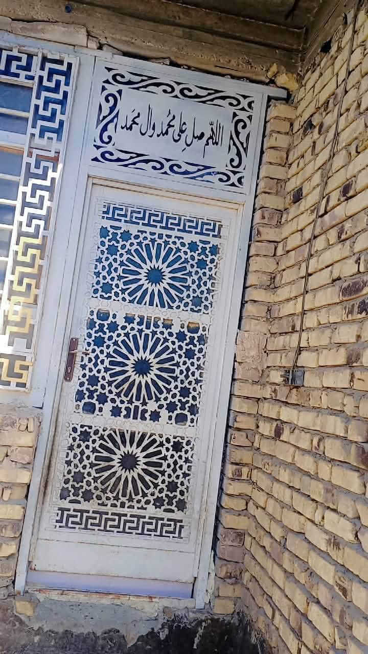 الســلام عليــكم 🧱🧱🧱🧱
بيــت  للبيــع  بنـاء جديد🛑🛑🛑

نوع العقار // طابـو زراعي سند 25 تحويل مباشر

المســـاحة  200 مــــتر 
 
الـــواجهة 10ونص متر والـنـــزال 20 متر

يحتـوي على //صالة - هول - مطبخ - غرفتين نوم واحدة منهم نظام سويت مع حمام  - مجمع صحيات خارجية - بيتونة كاملة - ممر - طرمة 

البيـت كامل بناء طابوق والاسقف كونكريت
  
موقع مميز عالي عن الشارع و ركن على شارعين شارع عرض 5 متر والثاني 10 متر  وخدمات كاملة التبليط لحد الباب  

العنـوان // بابل - كريطعة - قرب ملاعب السلام - الفرع الخلف بيت المختار حسين صلاح

لـلاستفســار اكثــر التــواصل على الخاص او على الرقم 
*********** 

ولمعرفة السعـــر 💲علق على المنشور وسيتم اراسله على الخاص
