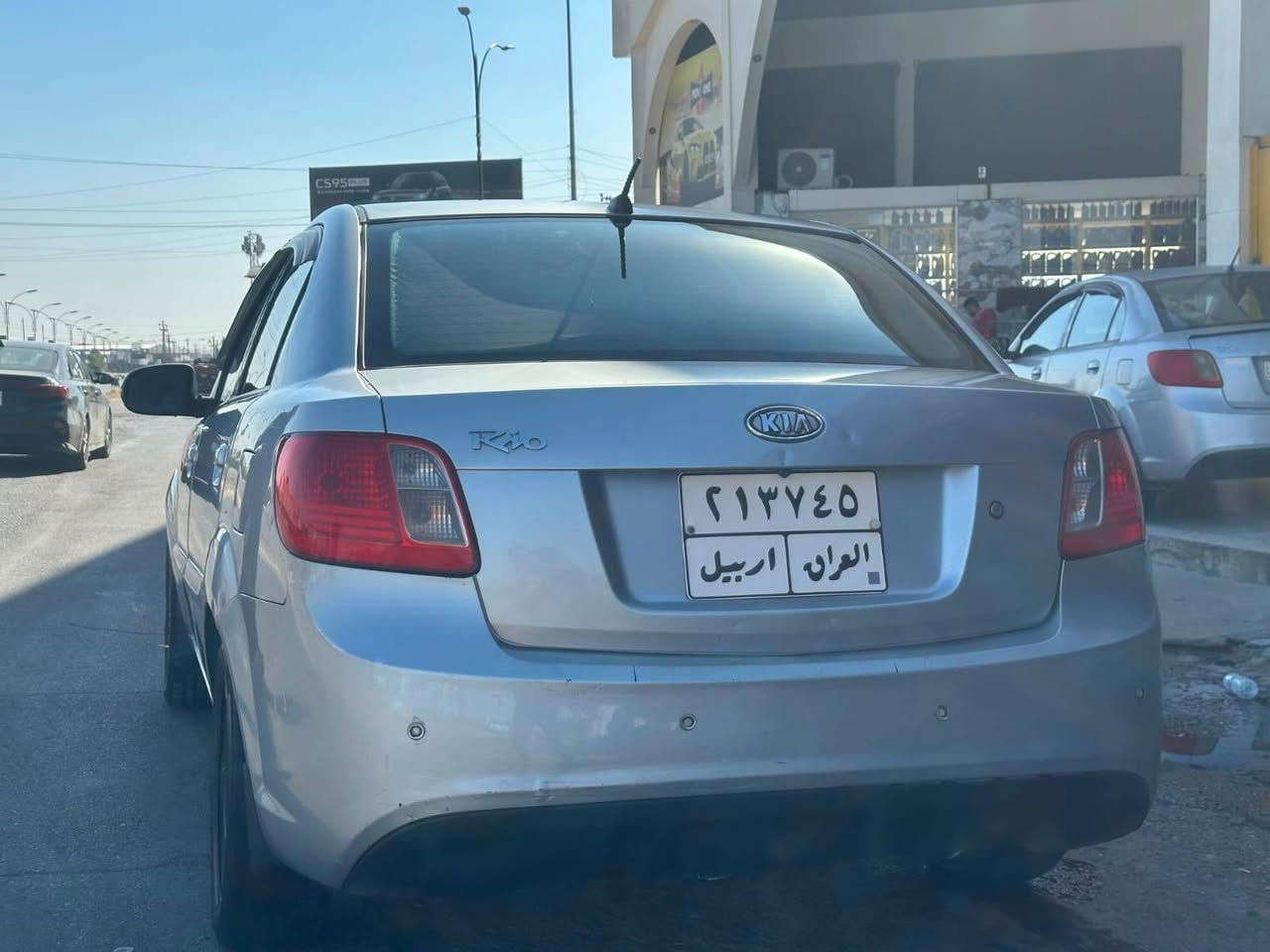 سلام عليكم
كيا ريو
موديل 2011
داخل برايد تحكمات ستيرن
اشاير بل مري 
تبريد ثلج 
وارد كوري 
مكفول كفاله من الدعامية للدعامية
بدون صبغ 
محرك 16 شرط  
محرك بدايه صرف يعني ماتنقص وبل كبس ادخن
 كير شرط 

سنوية ساقطه
هزة ساقطه 
السيارة باسمي
كابوني بانزين بيها
رقم اربيل تحويل ثاني يوم السعر 87$
رقم موبايل
***********
مكانها الموصل
