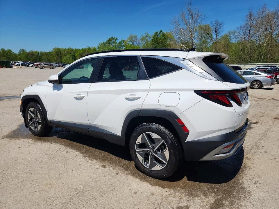 2025 HYUNDAI TUCSON SEl 

السعر بيع مباشر من المزاد   :   89 $

تاريخ المزاد  :    2026/9/24

الحادث  :  موضح بالصور

حالة السيارة  :السيارة تعمل و تسير

 ((  مكان السيارة في امريكا   ))

بإمكان ادخال السيارة على كتاب شهداء

((  يكون حساب الجمارك و الضريبة على مبلغ الفاتورة للسيارة  ))

مدة النقل من امريكا الى العراق 60   يوم  (( يتعهد المكتب بفترة النقل ))

للشراء الحضور الى المكتب في العنوان المذكر بالأسفل مع جلب عربون 

مكتب همام كريدي لمزادات السيارات  

شراء و نقل السيارات من امريكا للعراق

العنوان  /  بابل - حله - شارع الجمعية

اهلا وسهلا بيكم من الساعة ٣ الى الساعة ١٠ مساءاً

***********

واتس اب

[https://wa.me/message/BEZOHX2I6NQDD1](https://wa.me/message/BEZOHX2I6NQDD1)

 

 

#مزاد #كوبارت #iaai #وارد #امريكي #عقبة #ميناء #بيع #شراء  #استيراد #نقل #الحره #تخليص #تعقيب #كيا #هونداي #الزرقاء #الاردن #بلسايد #تولورايد #النترا

نص مكتوب في الصور:
- 51604750X