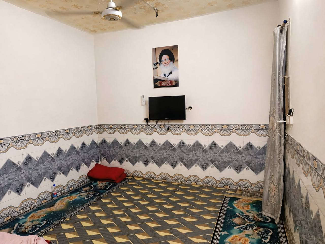 الدار للبيع
بيت ١٠٠م قاطين الواجهيه ٥ والنزال ٢٠ البناء ٣غرف وصاله وستقبال وملحقاته مكيش قاطين وسراميك

السقف صب مسلح

العنوان حي طارق القديم قرب معمل الغاز

قريب عل شارع العام 

السعر ٤٥ وبي مجال      

االرقم ***********
