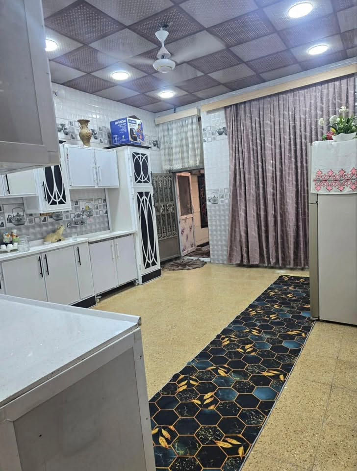سلام عليكم
بيت للبيع فـــــي التقيه الثالثه مقابيل ساحه التوديع 
200 متر  •ركن •تبليط •اناره ليليه • طابقين •كونكريت •
اربع غرف نوم •مطبخ حار و بارد 
استقبال •صحيات في الطابق الثاني وال اول 
+بير عدد 2 
صاله فوك وجوه 
بيت ماناقصه اي شي
***********
سعر 110
