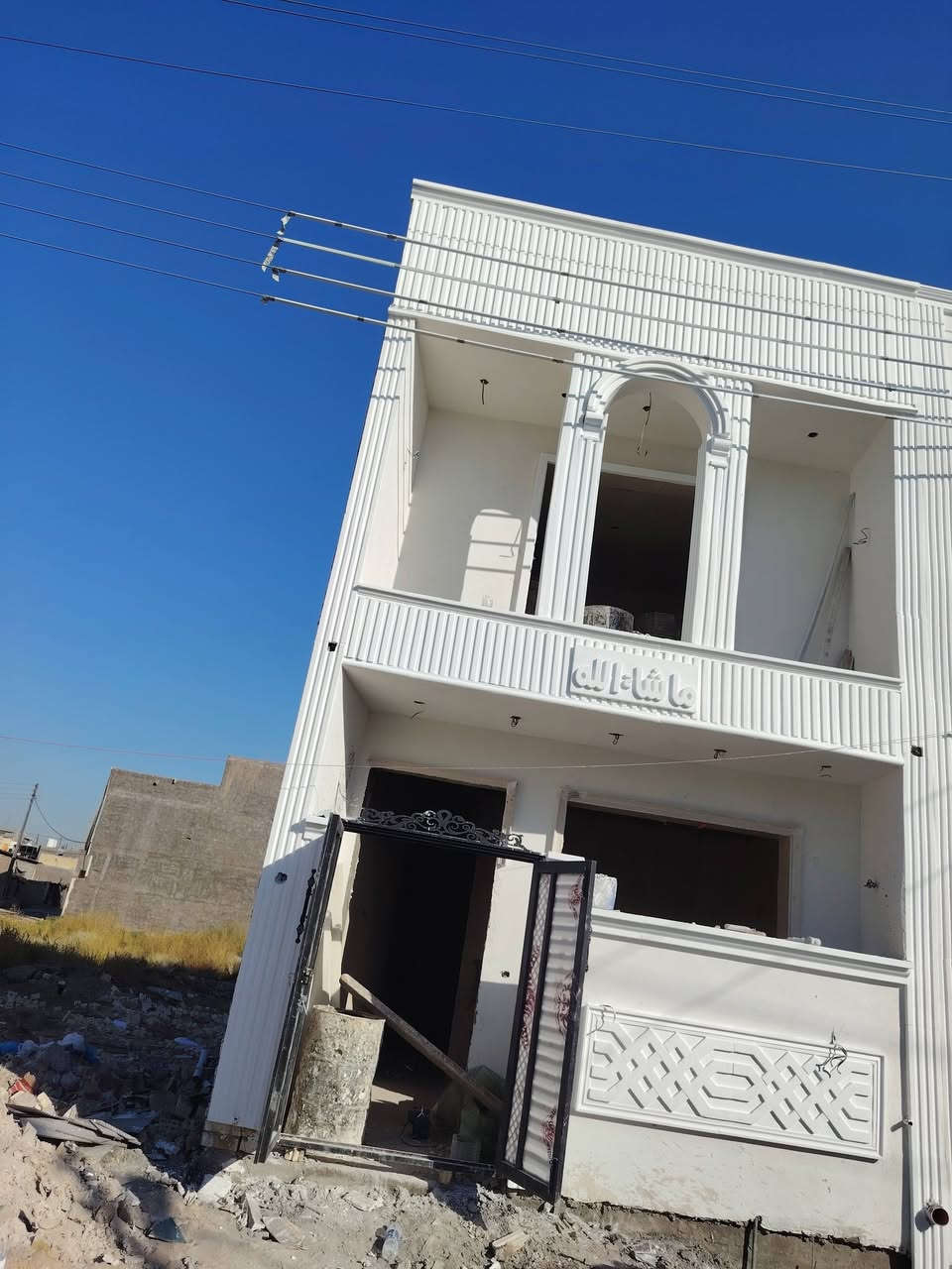 كادر نعمل كافه لاعمال تصميم الواجهيات ب احدث ديكورات لبخ سقل خشن تشميع  سيراميك وتطبيك بورسلين للواجهات جميع انحاء بغداد 📍 *********** واتساب او اتصال 📞
