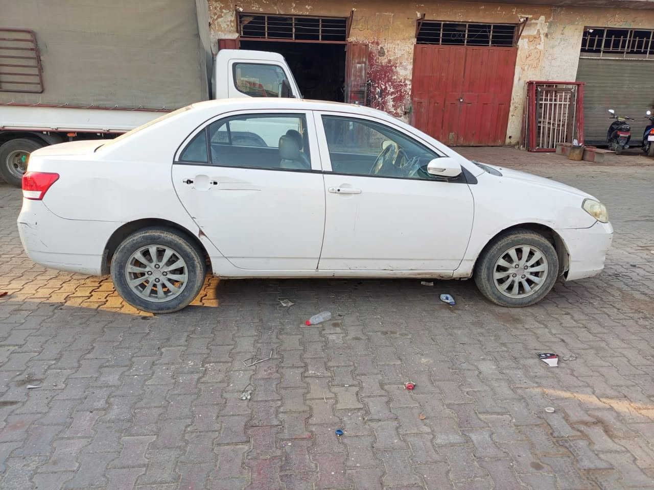 السلام عليكم عندي BYD رقم واسط موديل 2012
أبيعه كوم حديد مشكلته فقط الكير مينمر D

 أما بالنسبة للمكينة شغالة بلادية والتبريد يشتغل

وصدرها نظيف 100‎%‎ مكاني واسط كوت 

وللمعلومات سنويته نافذة وبعدها محجوزة

أقساطها كاملة ومسددة وراعيها مستعد يحول ملكية

موبايل/***********
