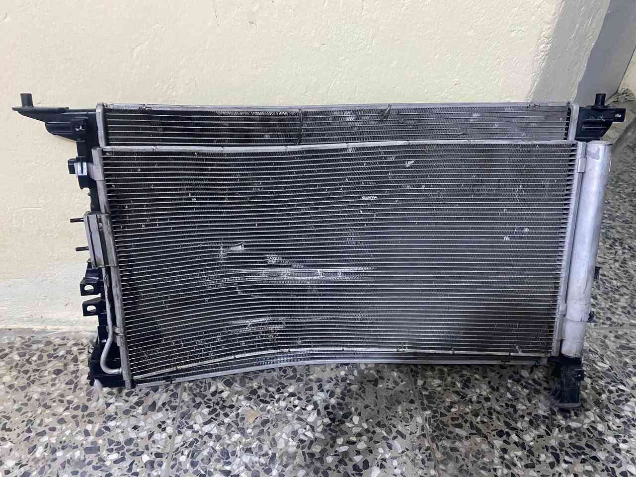 عندي غراض مال سبورتج هايبرد  مروحه اصليه تفصيخ
ضاغطه مال قايش ضررها الدبل فقط

وراديترات ماء وتبريد وانفيرتر متضررات بس قزاناتهن جدد لان مفقودات من السوك
***********
