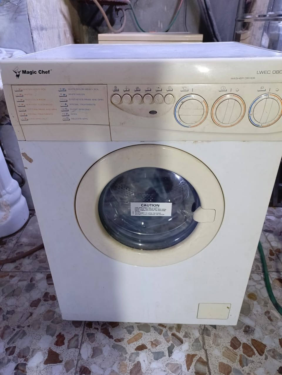 السلام عليكم غسالات للبيع بسعر مناسب مكان زعفرانية 
***********
