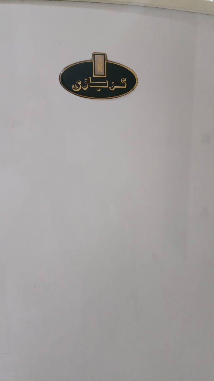 ثلاجه كريازي حجم كبير تبريد تجميد فول بس مو ذيج النظافة للبيع ب75 الف..للتواصل واتساب ***********

