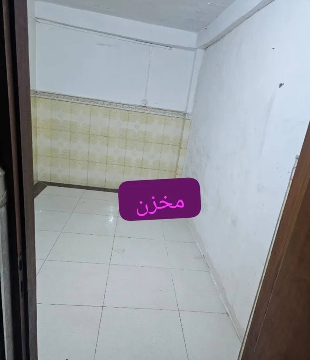 مشتمل ارضي للأيجار✅️🌷
يحتوي على ٣ غرف وحمام ومطبخ وموزع🌷
المشتمل شبه مؤثث بي سبالت ٢ وكيزر وقنفات واصله مولد ونت 
موقع المشتمل الجمعيات حي خليج ٤ شارع رئيسي قريب على شارع بغداد وتقاطع التأميم....
انا ابو البيت تكدر تتواصل وياي على رقمي ***********
سعر الايجار ٥٥٠ الف شامل ماء وكهرباء ومولد 🌷

نص مكتوب في الصور:
- السوق المفتوح OpenSooq موقع المشتمل الجمعيات ٤ شارع ٢٠ متر (رئيسي) قريب على شارع بغداد
- مخزن
- السوق المفتوح OpenSooq مطبخ فلاتر
