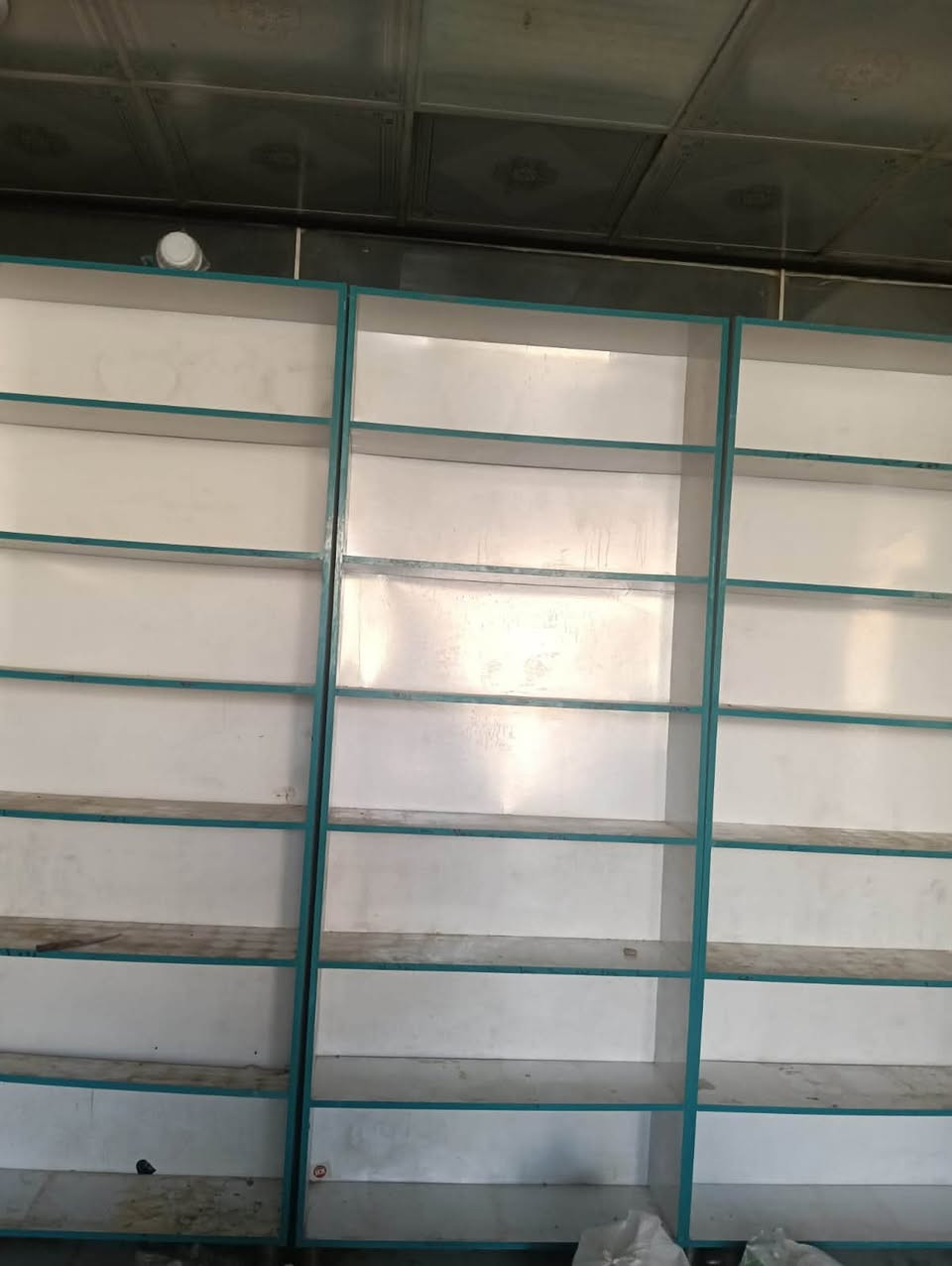 عارضات • رفوف • متوفر