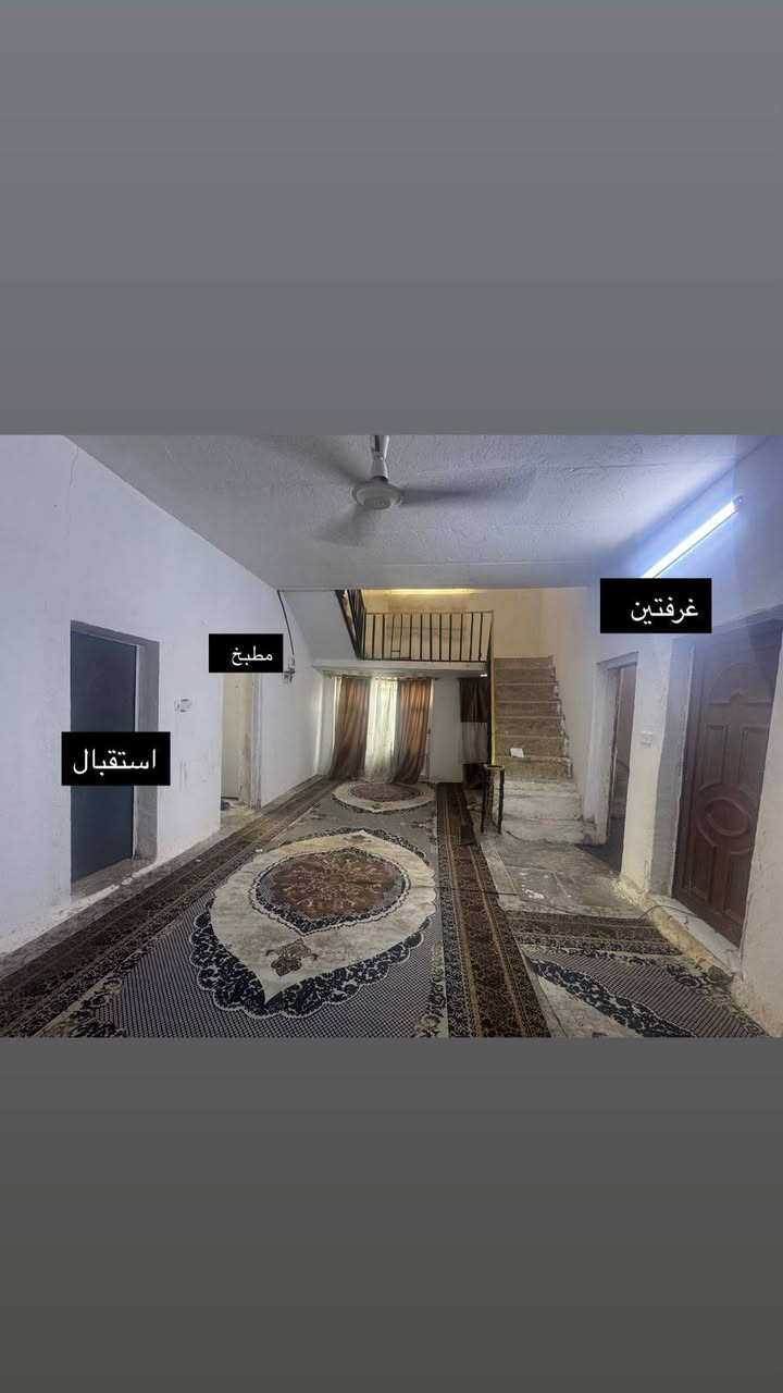 بيت للبيع في حي العسكري قرب بيت الساده الطوال يبعد عن التبليط مسافه ٥٠ متر مساحه البيت ٢٠٠ متر سند ٢٥ بأسمي بيت نظيف وجاهز مستعجل على البيع السعر ٤٥ وبي مجال 
*********** للتواصل واتساب

نص مكتوب في الصور:
- مشاركه طارمه
- استقبال الطول ٧ متر العرض ٣
- استقبال مطبخ غرفتين