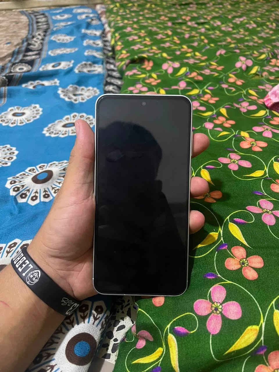 سلام عليكم A56 موبايل جديد بعد طك كارتونه شخط ما بي حته كارتون وشاحنه ماته وياه سعر 450               ***********
