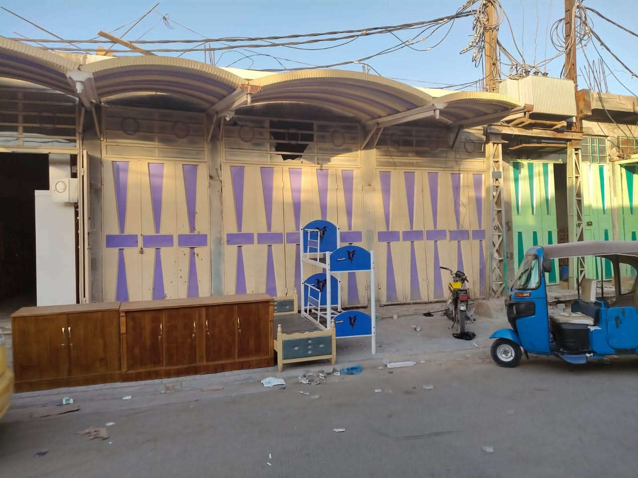 محلات تجاريه 📣📣اربعه للبيع في كربلاء حي الغدير قرب الصوره شارع مواد غذائيه جمله المساحه 150م ويمكن بيع نصف المساحه او كاملاً
واجه 15م العمق 10م للاسستفسار والاتصال ع الرقم  ***********
