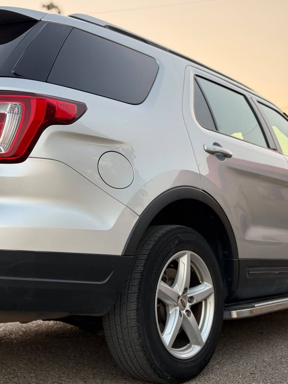 � للبيع | فورد إكسبلورر XLT 2018
* الموديل: Ford Explorer XLT
* السنة: 2018
* الدفع: 4×4 دفع رباعي
* المحرك: 3.5 لتر V6 تنفس طبيعي، بدون تيربو
* الممشى: 106 ألف ميل فقط
* الحالة: Clean Title — كلين تايتل
* رقم جديد
* السنوية جديدة لغاية 2031
* كوبون بنزين
* عدد المقاعد: 7 مقاعد
* تبريد مركزي
* كاميرات
* شاشة كبيرة
* تحكمات ستيرن (مقود
السعر ١٩٠ مجال
مكان كركوك 
***********
