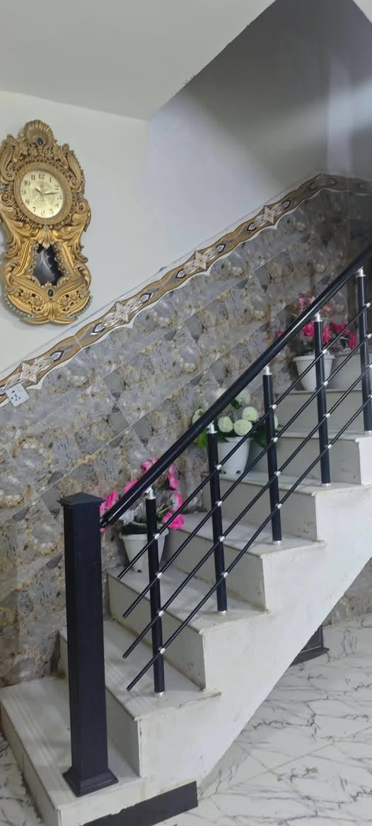 سلام عليكم بيت قاطين للبيع.خلف ابو حيدر الساعدي شوارع تبليط كامل خدمات.  لبيت بناء جديد طابق اول طابوق هوه وثاثه كامل
 سعر82 سعره مناسب
***********بس وتساب
