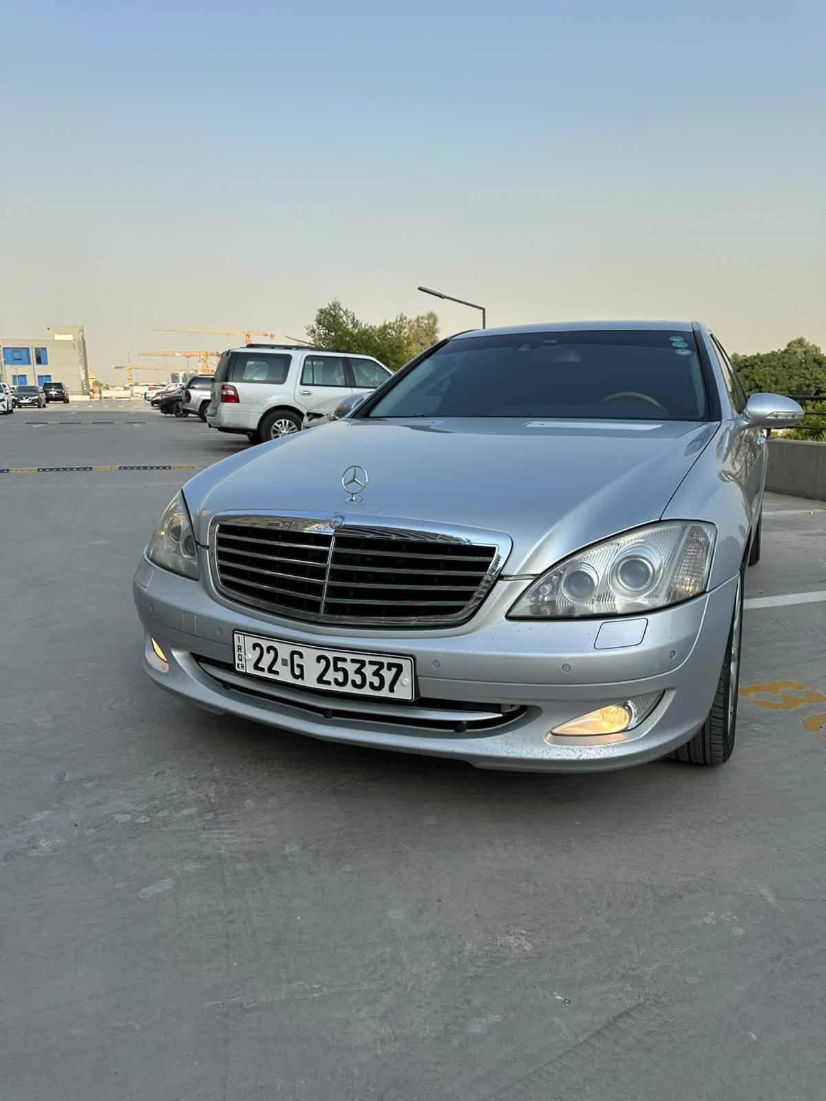 لعشاق الفخامة ( مارسيدس خليجي ) 
مارسدس / S 350 محرك مرغوب تنفس طبيعي , لارج باب طويل 
موديل 2008 
 ماشيه حقيقي (189 KM) 
الداخل اسود  
(السياره رقمة اربيل بسمي  وبيهه كتاب تضليل سنه ) سنوية ب اسمي تنتهي سنة 2029 
السياره حلوه وكامله ومال جناي . 

مواصفات السيارة ...
-محرك 6 سلندر تنفس طبيعي المرغوب ,  كير أوتو تعليک
-فتحه سقف 
-اربع ابواب بصمة
-شفتات ستيرن
-تبريد قطعتين
-شاشة اصلية بنظام تحويل بين الكار بلي والشاشة الاعتيادية
-مفتاحين تشغيل بصمة 
-باب طويلة , مقعد خلفي  رئاسي
-4 كشنات جلد تدفئه تبريد
-جكات رفع السيارة و أبواب شفط 4
-جنطه شفط , سايد بريك بصمة
-ناظور ليلي
-تلفون و ماوس
-بردات كهرباء 
-ستيرن كهرباء متحرك
-مقاعد كهرباء + تدفئة تبريد
-مري شفط وقلاب + أشاير
-3 وضعيات قيادة خزن ميموري
-سستم سماعات هارمن كاردون
-سيدي changer 
-حساسات امامي خلفي
-مثبت  ومحدد سرعة
-انارة الداخل والدشبول 
-ويل كب تو سايز أصلي نجمة حجم 20
-(وبعد بيها هواي مواصفات)
-السياره خليجي بدون صبغ 
والسياره كاملة والكمال ل لله وبدون اي نقص 
وبالعافيه ع الياخذها ..
السعر 200وبيها مجال بسيط 

مكان السيارة : بغداد المنصور 

رقم صاحب السيارة
 ***********
***********
الشيخ ابو غيث
