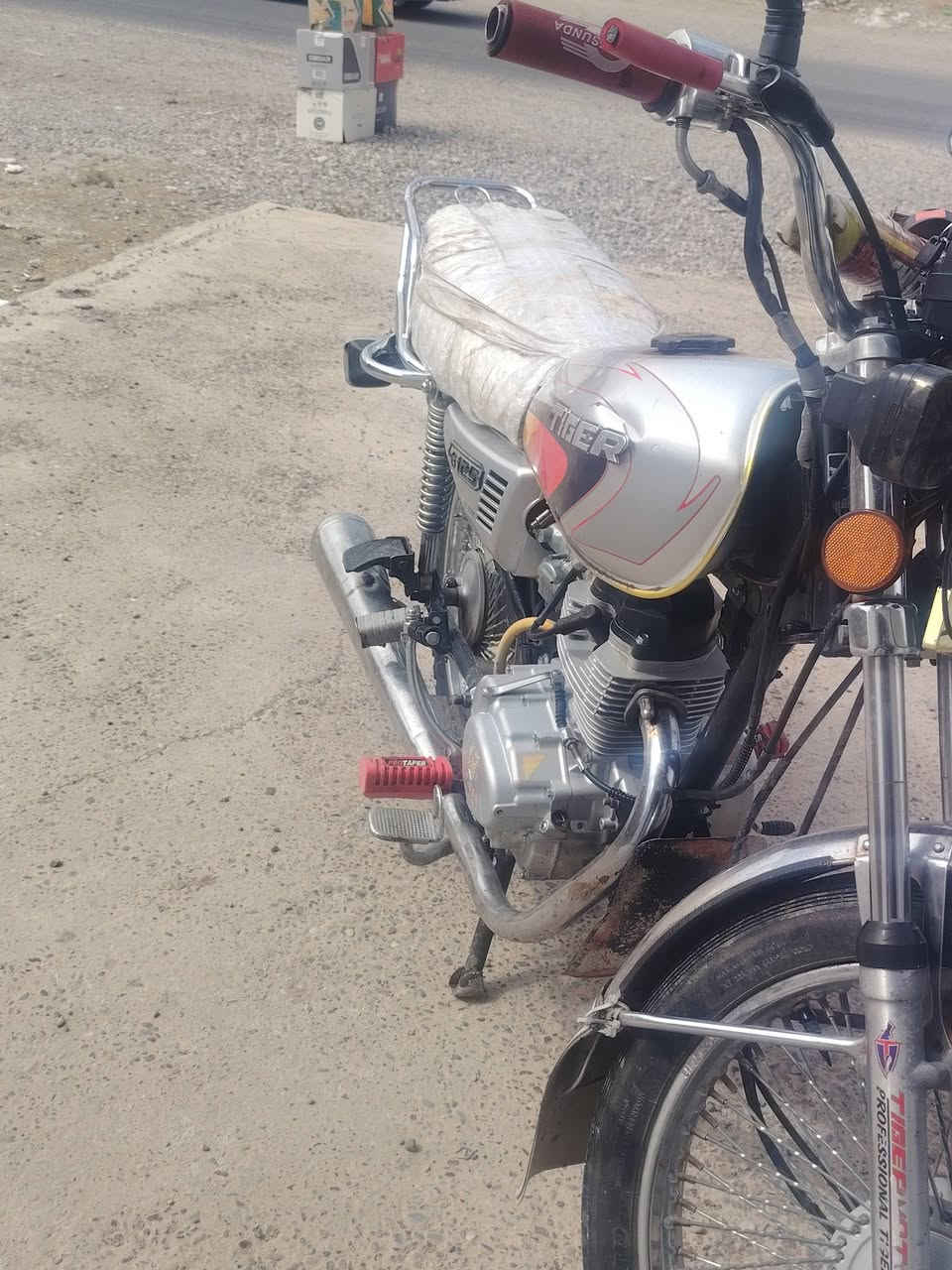مكلف بنشرو موطور تايكر باب اول موديل 19اخو اجديد كهربائياتو شقاله موطور ماناقصو شي موطور مال شقل السعر 400وبيه مجال
***********
مكلف بنشرو موطور تايكر باب اول موديل 19اخو اجديد كهربائياتو شقاله موطور ماناقصو شي موطور مال شقل السعر 400وبيه مجال
