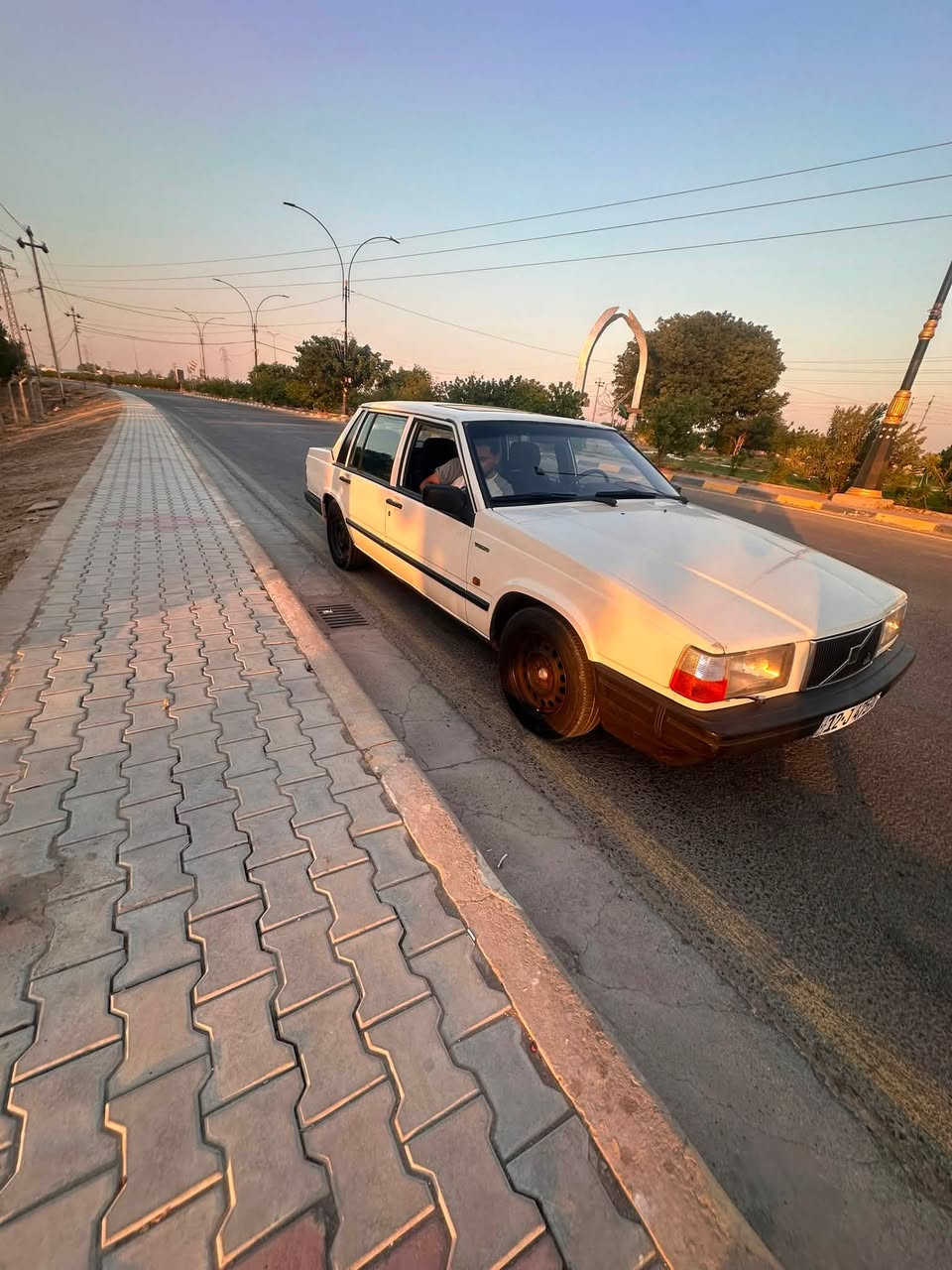 🚘 للبيع فولفو 740 موديل 1990 🚘
🔹 رقم إنكليزي — مشروع وطني
🔹 السنوية لحد 2030
🔹 مكينة عادي، بخاخ، مكفولة وخير من الله
🔹 كير أوتوماتيك مكفول
🔹 حدادية كلش نظيفة ومنضومة
🔹 مي شادلة جديدة، تنسى شي اسمه حرارة 🔥
🔹 الغرفة كلش نظيفة
🔹 فتحة سقف شغالة
🔹 جام أمامي فقط كهرباء
🔹 تحكم مرايا كهرباء
🔹 السيارة نصبتهـا كلش حلوة ومرتبة
🔹 متصرف عليها من الجناي للباب 👌

💰 السعر: 43 قفل
واللي يعجبه السعر خابر، وتدلل 🌹

📞 للاستفسار: ***********
📍 المكان: بابل – الكفل

السيارة جاهزة وما تحتاج شي، والرزق على الله 🤲
