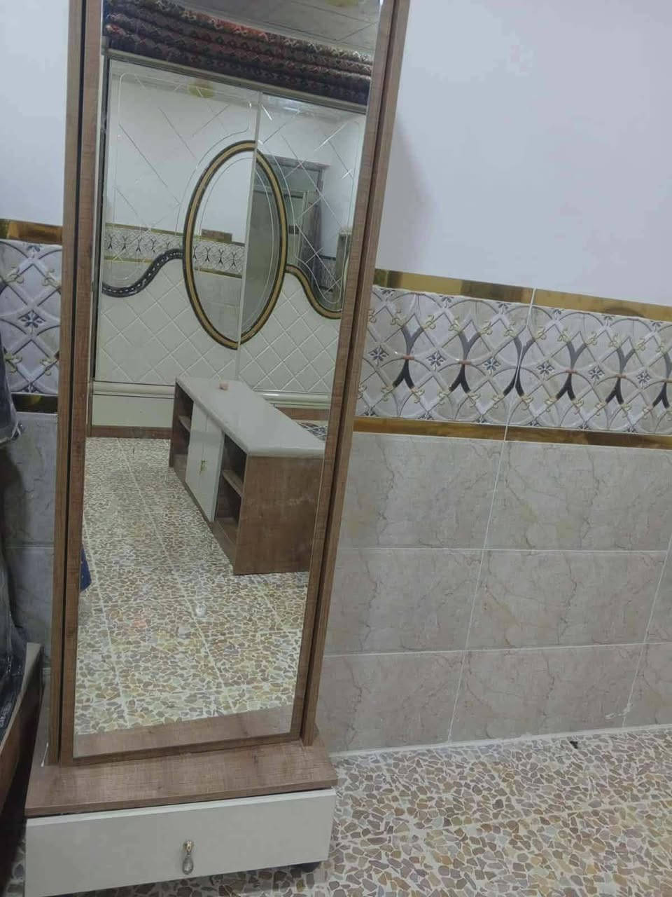 غرفة نوم للبيع تركي 9 قطع صندوك سلايت السعر600 وبيه مجال
***********

