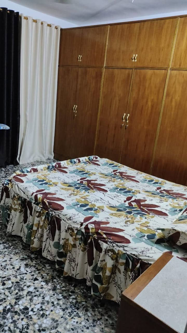 السلام عليكم بيت في حي الأمين الثانية قرب ساحة زمن يحتوي على ٣ غرف وصحيات ٢ وصالة واجهة ٥ والنزال ٢٠ ومساحته ١٠٠ متر مربع السعر ١٣٥ مليون 
للتواصل واتساب 
***********
