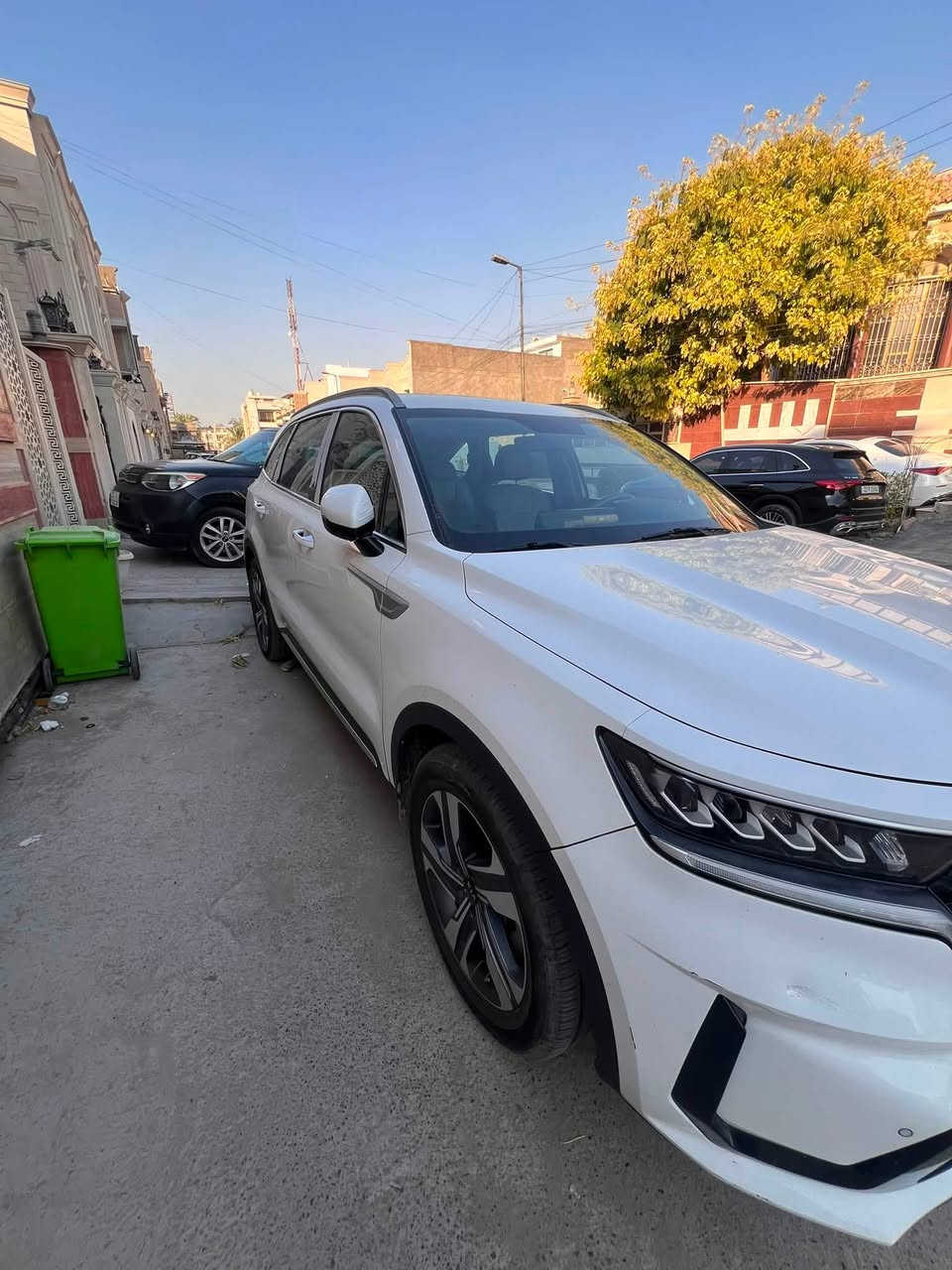 🚘 للبيع كيا سورينتو موديل 2021 — 6 سلندر
السيارة نظيفة جدًا، مكفولة من الصبغ والتبديل، وجاهزة للفحص في أي مكان.

🔹 الممشى: 74,990 كم
🔹 فول مواصفات ما عدا فتحة السقف
🔹 سيارة عائلية واسعة ومريحة
🔹 لا تحتاج إلى أي مصروف

المواصفات:

✅ محرك 6 سلندر قوي واقتصادي
✅ ناقل حركة أوتوماتيك
✅ نظام دفع رباعي
✅ تشغيل بصمة ودخول ذكي
✅ شاشة لمس ونظام ملاحة
✅ كاميرا خلفية وحساسات
✅ مثبت سرعة وتحكم من المقود
✅ مقاعد جلد كهربائية
✅ تبريد وتدفئة المقاعد
✅ تكييف أمامي وخلفي
✅ ثلاثة صفوف مقاعد
✅ بلوتوث وUSB
✅ نظام ABS وثبات إلكتروني
✅ وسائد هوائية متعددة
✅ إنارة LED
✅ رنكات ألمنيوم
✅ إطارات بحالة جيدة
✅ صيانة منتظمة

📍 الموقع: بغداد
📞 رقم التواصل: ***********
