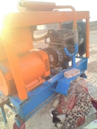 مولدة كهربائية • للبيع