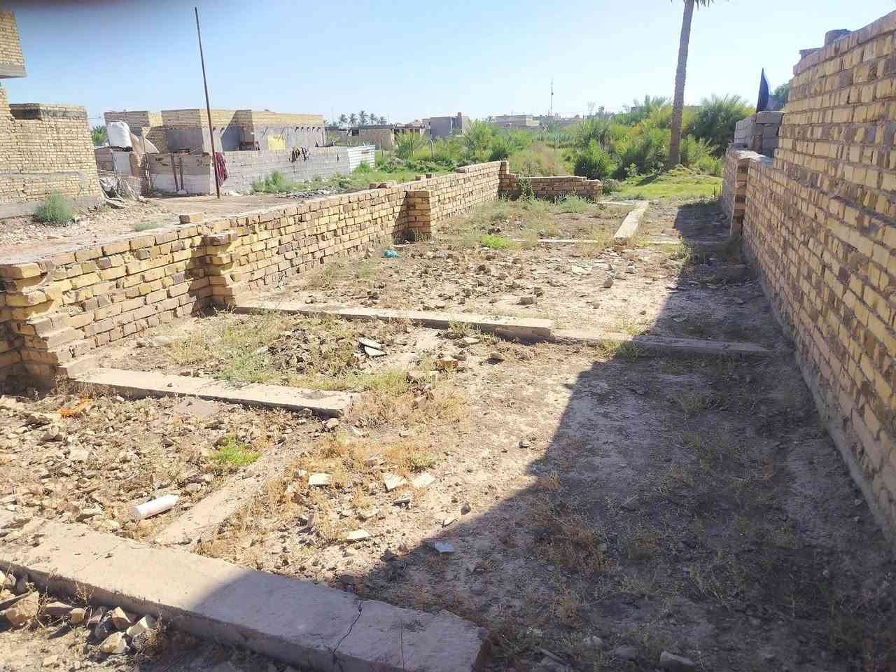قطعه للبيع المساحه ١٠٠ م واجه ٥وانزل ٢٠م بتلو سند ٢٥ بسمي العنوان كربلاء طوريج الهنديه قرب الشارع الحولي مقابل حي العسكري الاستفسار *********** *********** مع كافة الخدمات موجوده اتريد تحويل اسهم تريد قرار محكمه خابرني واني بالخدمه
