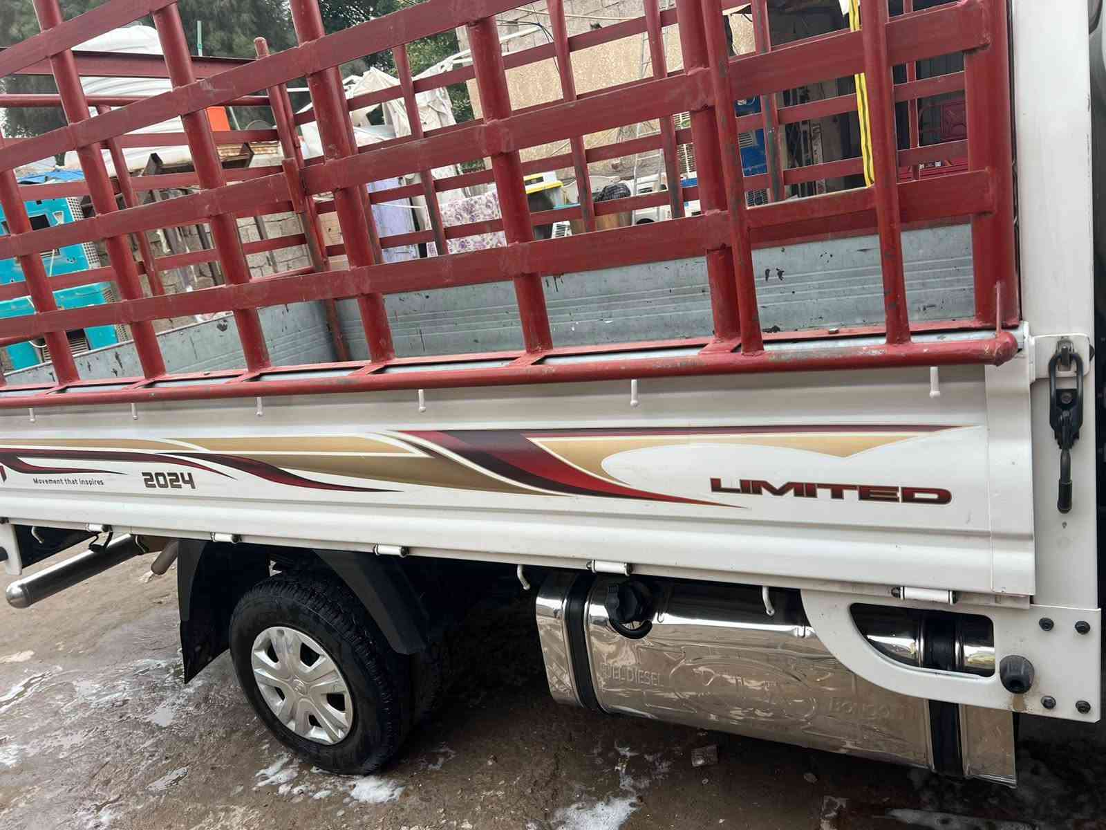 السلام عليكم كيه حمل اللبيع موديل 21 سياره كفاله عافه عدا بس البنيد بيهه طخه سياره خير من الله كير ومحرك حداديه تخم تأير جاهزه من كلشي سياره بسمي سعر خاص مكان بغداد زعفرانيه مامتواجد عل فيس رقم تليفون ***********
