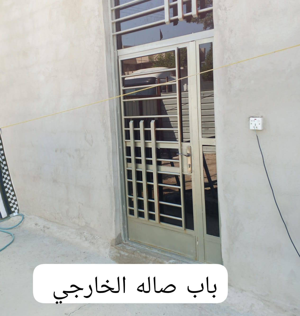 سلام عليكم بيت تجاوز للبيع في زعفرانيه شارع معهد خدمات كامله مي كهرباء مجاري تبليط موقعه ممتاز بنص بيوت طابو غرفتين وصوله مطبخ وصحيات وطرمه وحديقه 100 الاستفسار اتصل واتساب ***********

نص مكتوب في الصور:
- باب صاله الخارجي
- باب مطبخ الخارجي