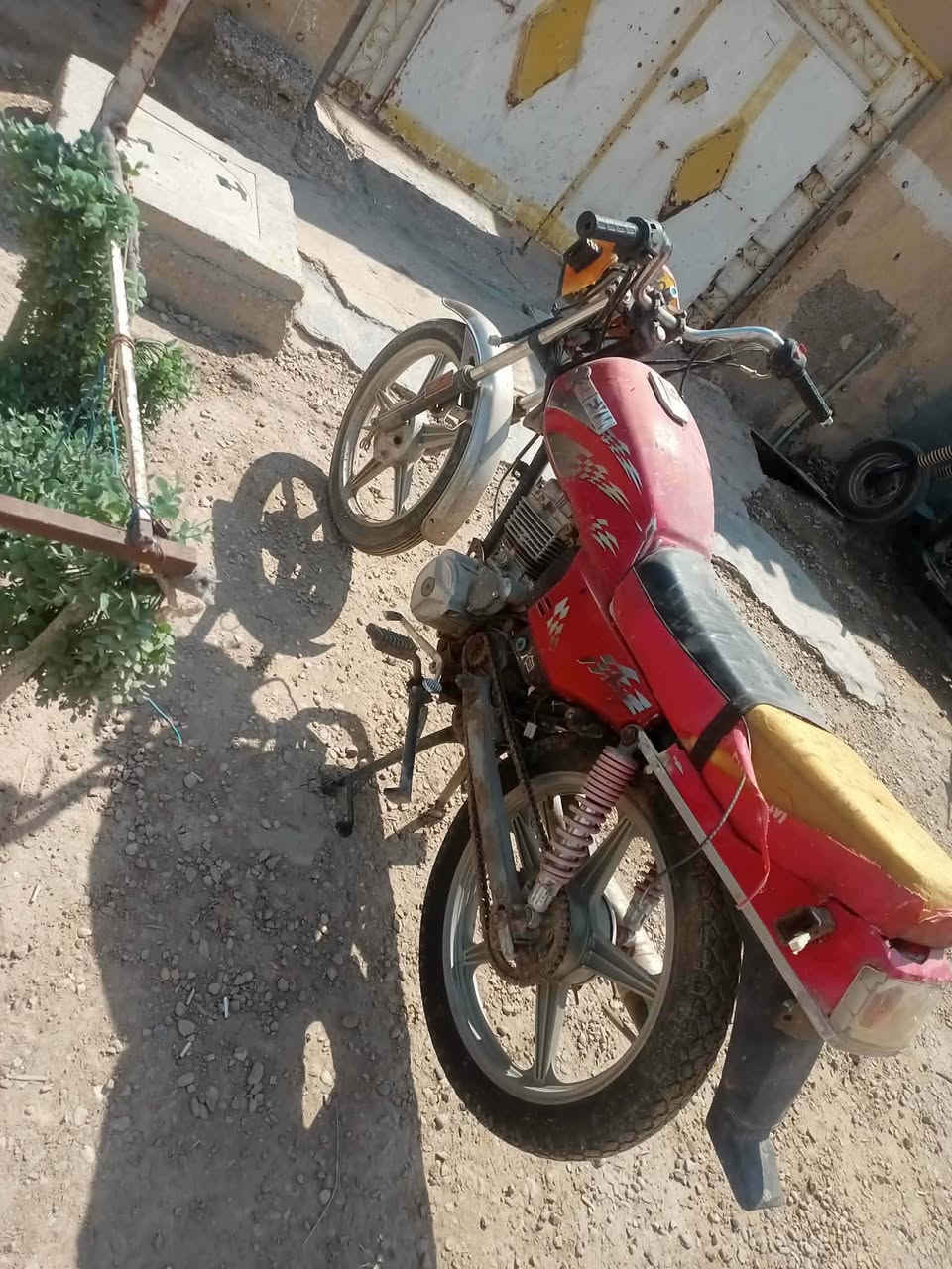 السلام عليكم دراجه للبيع فيوم ٢٠١٠اوراق السعر ٢٠٠ الف   كوم حديد  كوت زين القوس  مكلف بنشر  رقم صاحب الدراجه ***********
