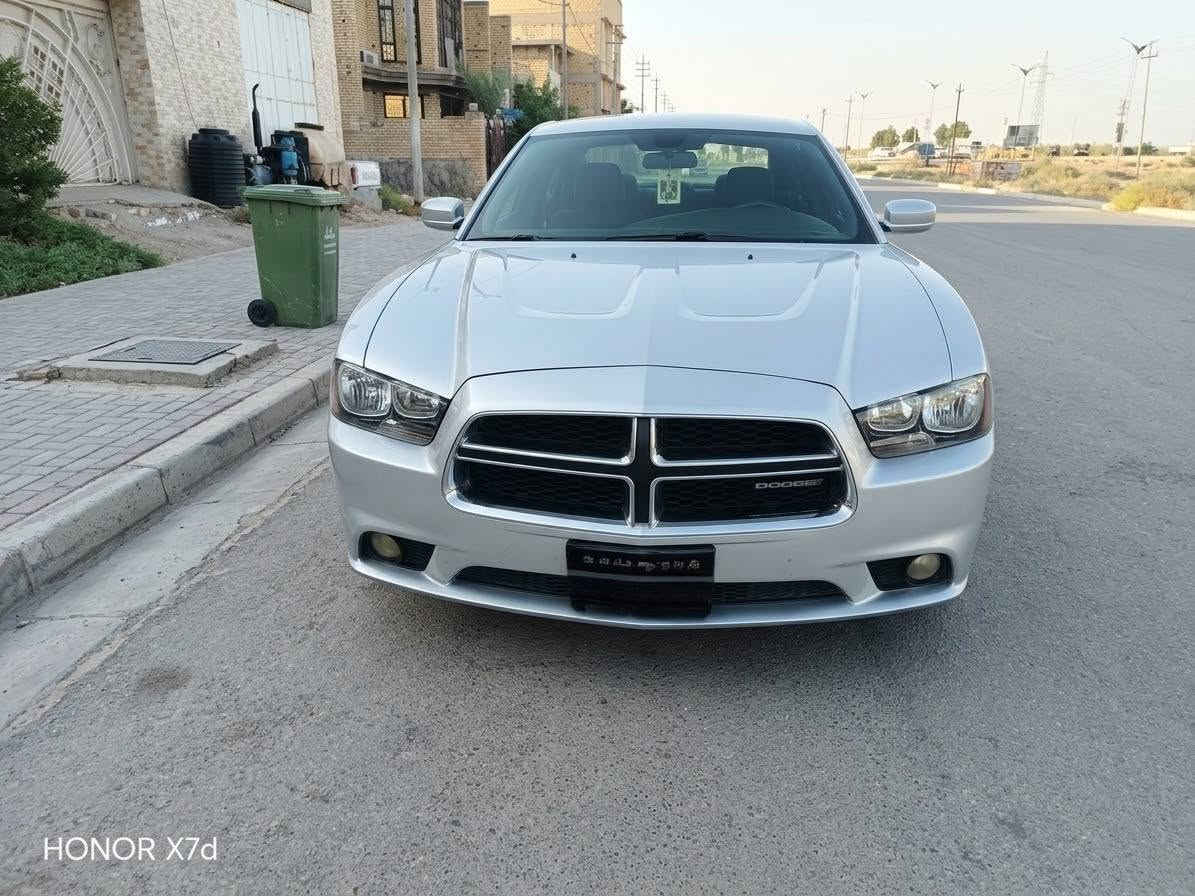 السلام عليكم دوج جارجر موديل 2013  مكينه وكير كفاله تبريد صدر أمامي خلفي جديد بيها قطعتين صبغ فقط بدون دواخل  تخم تاير جديد كهربائيات كلها شغاله وبلاديه السعر124وبيها مجال الاستفسار ***********
رقم بغداد

نص مكتوب في الصور:
- HONOR X7d