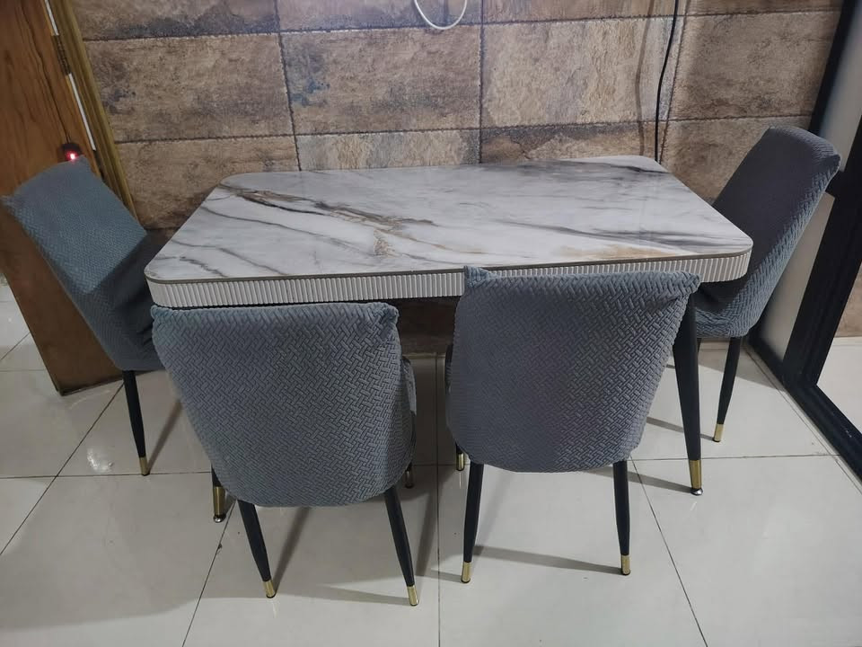 ميز طعام للبيع 6كراسي
الرقم:***********
