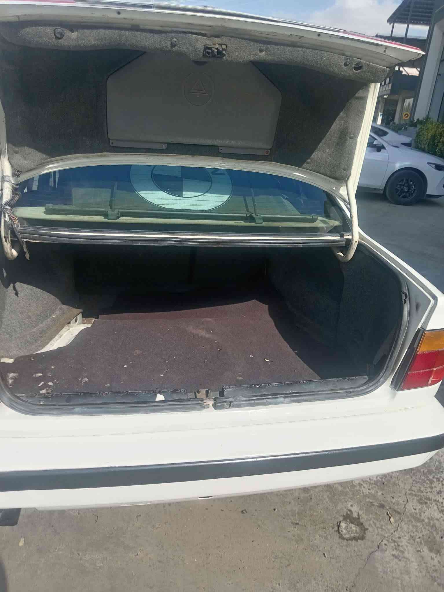 BMW
مكينه فل
رقم نينوئ الماني سنويه لي28
موديل 89 فول بس كير عادي
مكينه وكير شرط 
طخم الورئ والكدام معمر جديد
اكسل نظيف 
طخم تايرات جديد
مابيها ضرر صبغ قطعه فقط
واترايك وين مايعجبك
شرط التحويل 
السعر 38 وبيها مجال
***********
***********
