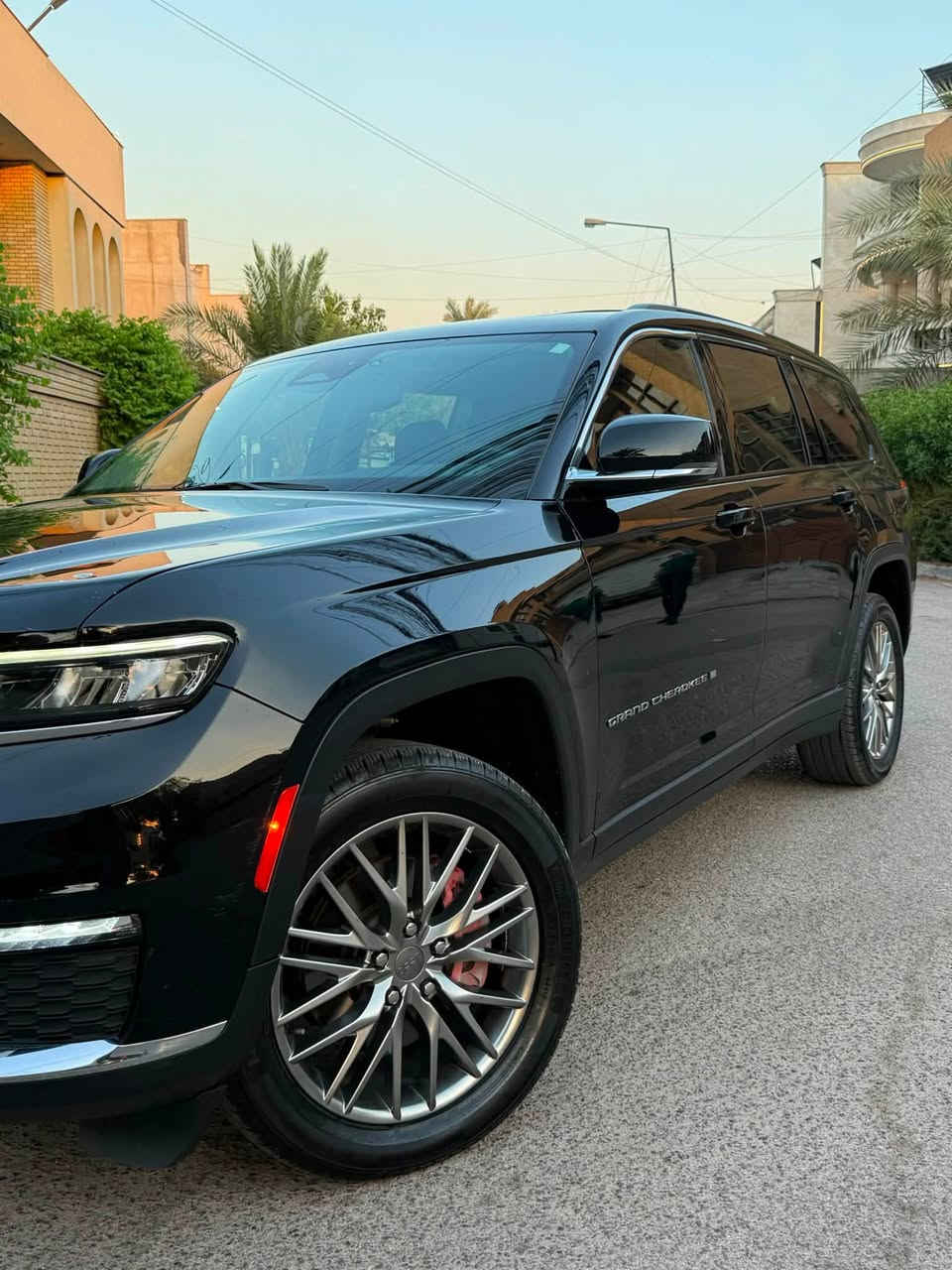 السلام عليكم 
جيب 2023 Limited اعلى فئه فول 1/1 
بدون اي ايرباك
رقم بغداد 
موصفات 
بانورما 
بصمه 
بصمه ابواب 
جنطه كهرباء 
سبعه راكب
كشنات منفصل 
رادارات فول 
انظمه قياده 
فورويل 
كشنات خلفيه منفصله 
كشنات ميموري 
قياده ذاتيه 
حساسات 
توقف ذاتي 
اوتو بارك 
اوتو هولد 
كشنات اماميه خلفيه تدفئه 
شاشه كبيره 
سستم صوت 
كامرات داخليه
ستيرن تدفئه 
وبعد بيها هواي مواصفات

سياره وضع الزيرو بعدها بالجيس گير ومحرك وصدر وتبريد كلهن كفاله عامه وتخم تاير جديد دينار متصرف عليها يعني سياره ما شاء الله كلش جديده 

سياره بدون اي حادث او ضربه جتي بيها قطع مسروقه ومشدودات قطع اصليه لا صبغ ولا قطع تجاريه كلها قطع اصليه بشرط السونار بيبان وجاملغات وبنيد كله اصلي وبدون صبغ يعني السياره كلها 

رايدها ب255 وبالعافيه على الياخذها ورجاءً اذا مو شراي لتعلق وتعبني كلمه طيبه منك واعبر المنشور حبيبي انت كلشي اكو بالسوك 🤍
مكاني الوزيريه
للاستفسار ***********
