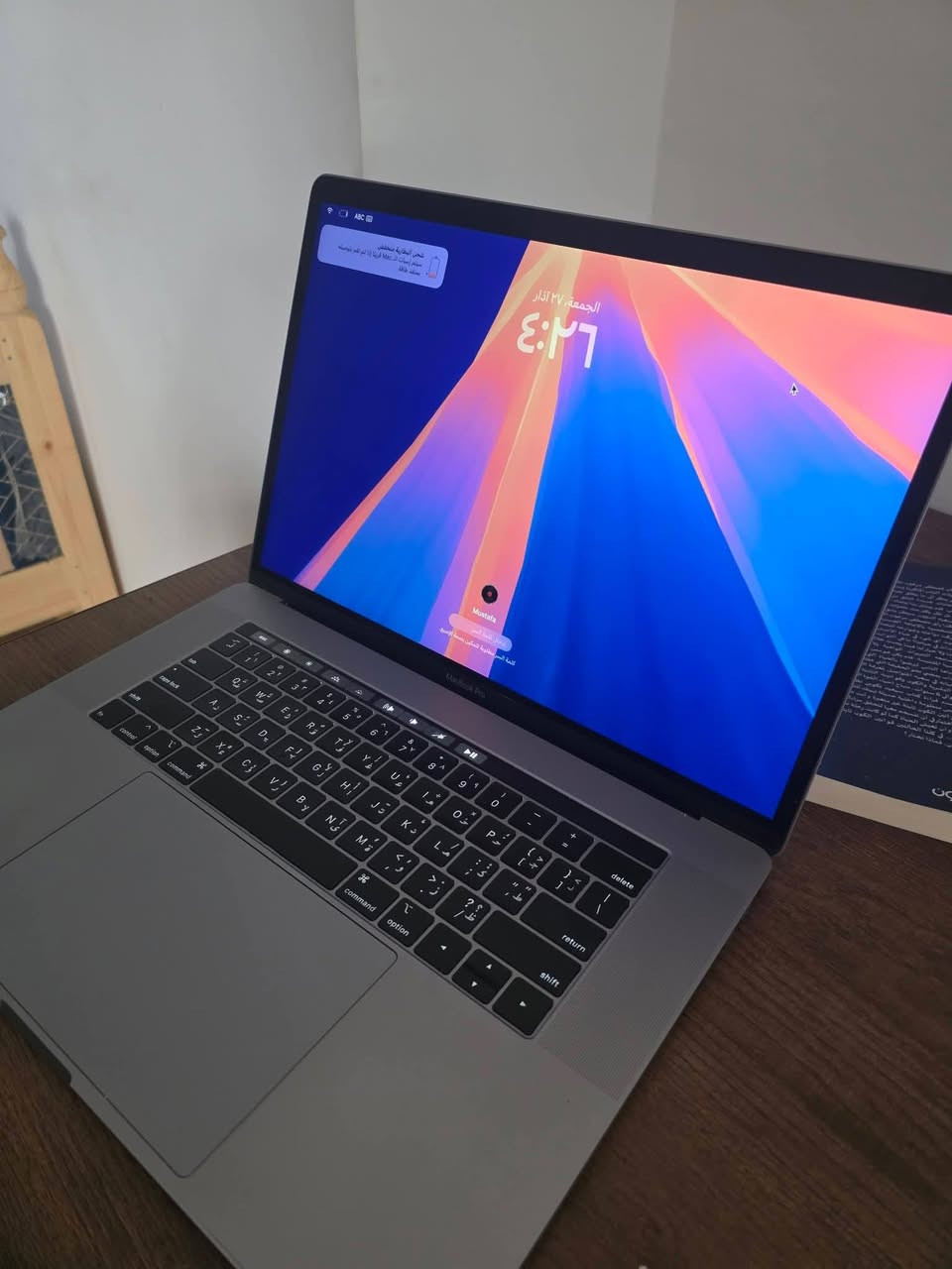ماك بوك برو 2018 حجم 15 انج
Hard 512 SSD
RAM 16 GB 
CORE I7 
AMD Radeon Pro 555X - 4GB DDR5 + 630 Intel UHD Graphics
بطارية دورات شحن قليلة  
السعر : 650 الف 
مكاني حله مركز
***********

نص مكتوب في الصور:
- MacBook Pro 15-inch, 2018 المعالج ٢,٢ GHz 6-Core Intel Core i7 الرسومات Intel UHD Graphics 630 ١٥٣٦ م.ب. الذاكرة ١٦ غ.ب. ٢٤٠٠ MHz DDR4 الرقم التسلسلی C02Y41T7JGH5 macOS Sequoia 15.7.4 مزید من المعلومات... شهادة التنظيم © 1983-2026 Apple Inc. و TM جميع الحقوق محفوظة.