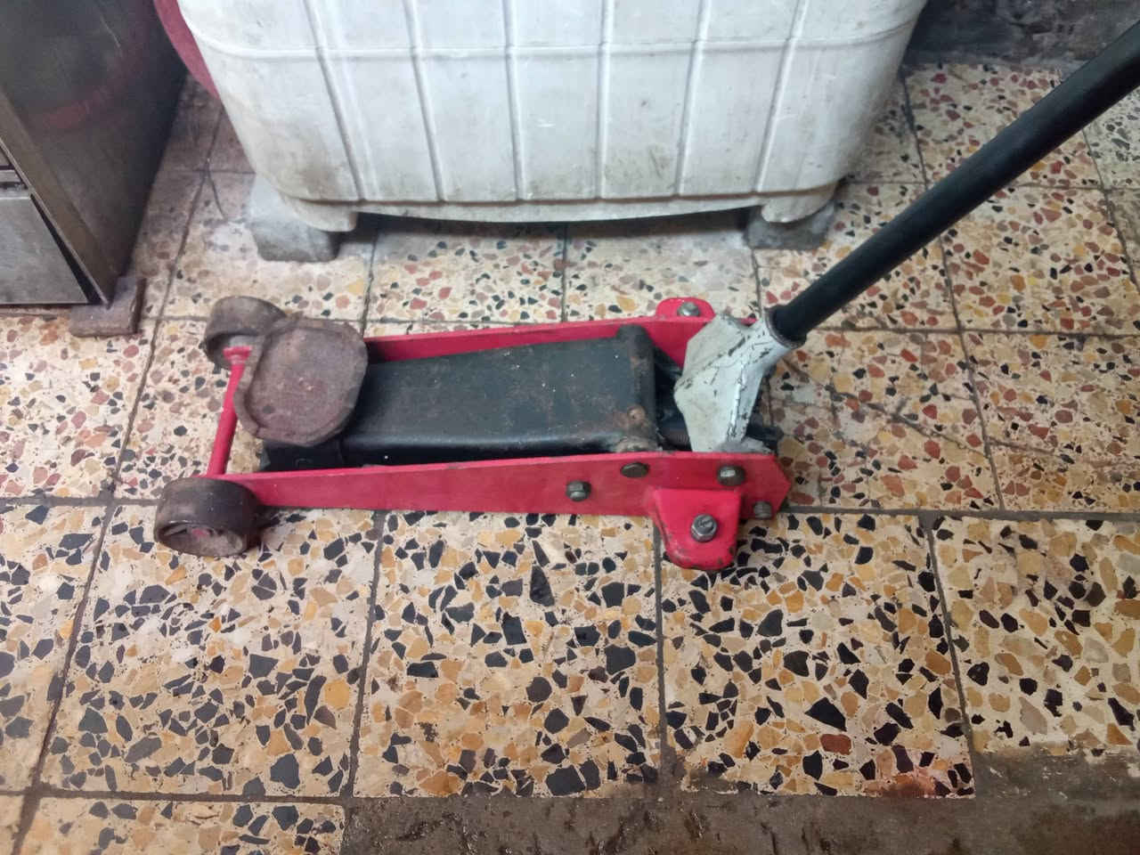 ⭕ يوجد توصيل لكافه المحافظات
جك عربانه باب اول وزن ثقيل شغال وعل الفحص خالي من اي نظوح شرط الرفع والفحص امام المندوب السعر 85 الف
***********
