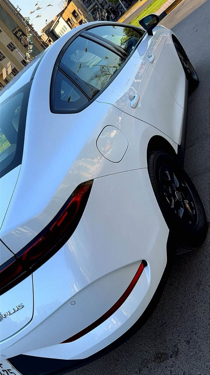 السلام عليكم للبيع

BYD  QIN  PLUS

ماشيه الكلي 8500 كيلو وضع شركه 

كفاله عامه 

اليكم التافصيل 

المواصفات 

♣️خليجي 

♦️زيرو

♠️موديل 2025

♦️حساسات خلفيه

♣️حجم المحرك 1,5L

♦️شاشه اصليه 

♠️كامره خلفيه

♦️هند بريك كهرباء

♣️اوتو هولد

♦️مفتاح التشغيل بصمه

♠️تحكمات مقود

♦️مقول جلد حياكه ابيض

♣️دخول ذكي

♦️اشاير بل مري

♠️المقاعد جلد

♦️ اناره داخليه LED

♣️ لد امامي LED

♦️بك لايت LED

♠️قطعتين تبريد

♦️كروس سرعة

♠️حجم الاطار 16

♦️مانع تزحلق

سياره على وضع الشركه 

عنوان 📍. بغداد 

للاستفسار 
***********
