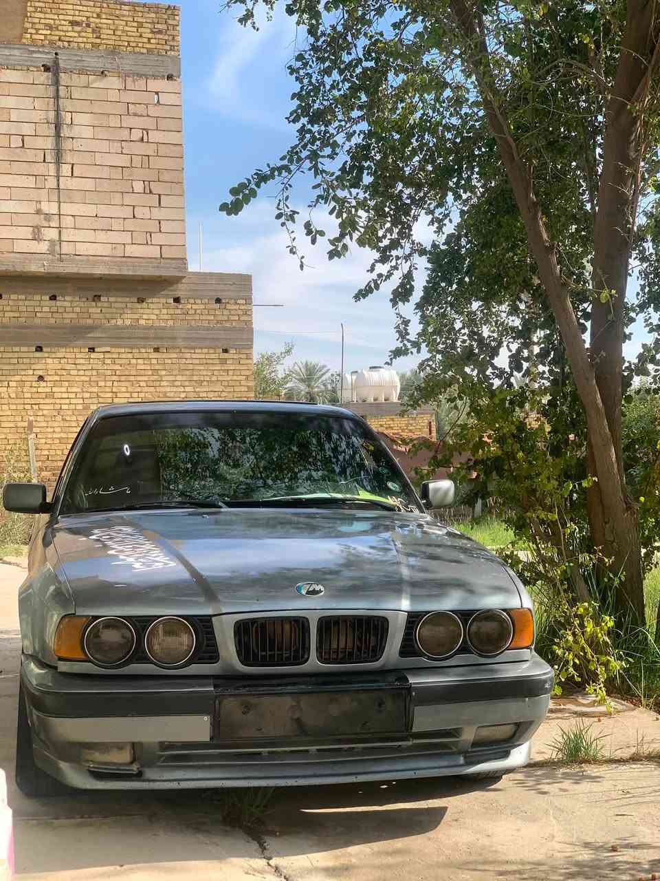 BMW 525 (E34)
المحرك: مسكر عدل

 الكير: أوتوماتيك

 اللون: نفطي 🩶

 المظهر: بجم عريض

 التكييف: تبريد ثلج ❄️

 الكهربائيات: شغال من الدعامية للدعامية

 الرقم: أربيل شمالي

 السنوية: ساقطة (تحويل شوكت ما تريد)

 الغرامات: عليها غرامة 5 أوراق (تتنزل من السعر)

 المكان: بابل 📍

 السعر: 55 ورقة ($5,500) وفيها مجال

 رقم التواصل: ***********
