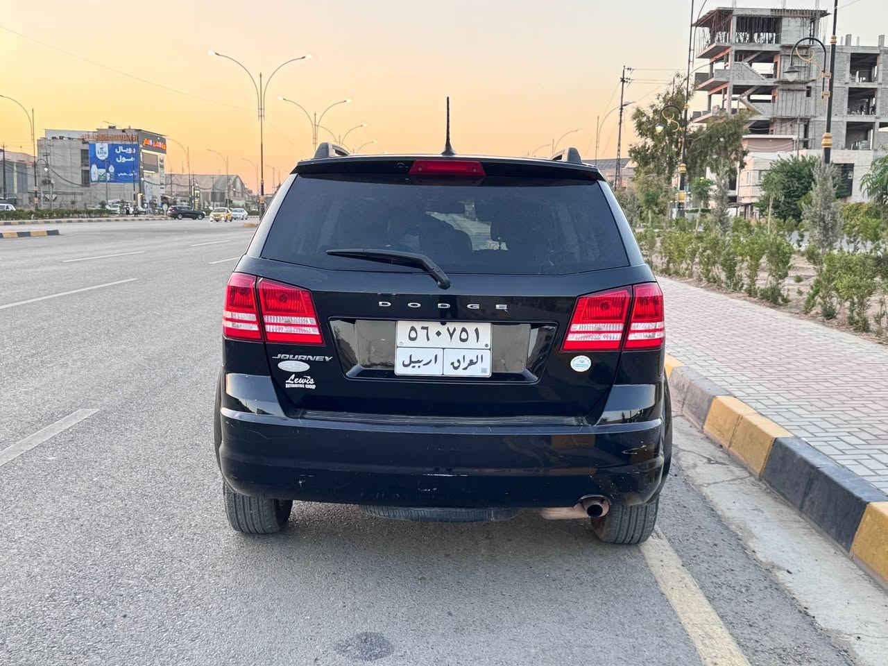 دوج جورني 2018 
لون اسود داخل اسود 
تبريد شغال 
مكينة بحالة ممتازة 
سيارة جاهزة للاستخدام 
بس تحتاج بعض التقليمات 
السعر 120 ورقة 
للتواصل 
*********** موصل, نينوى
