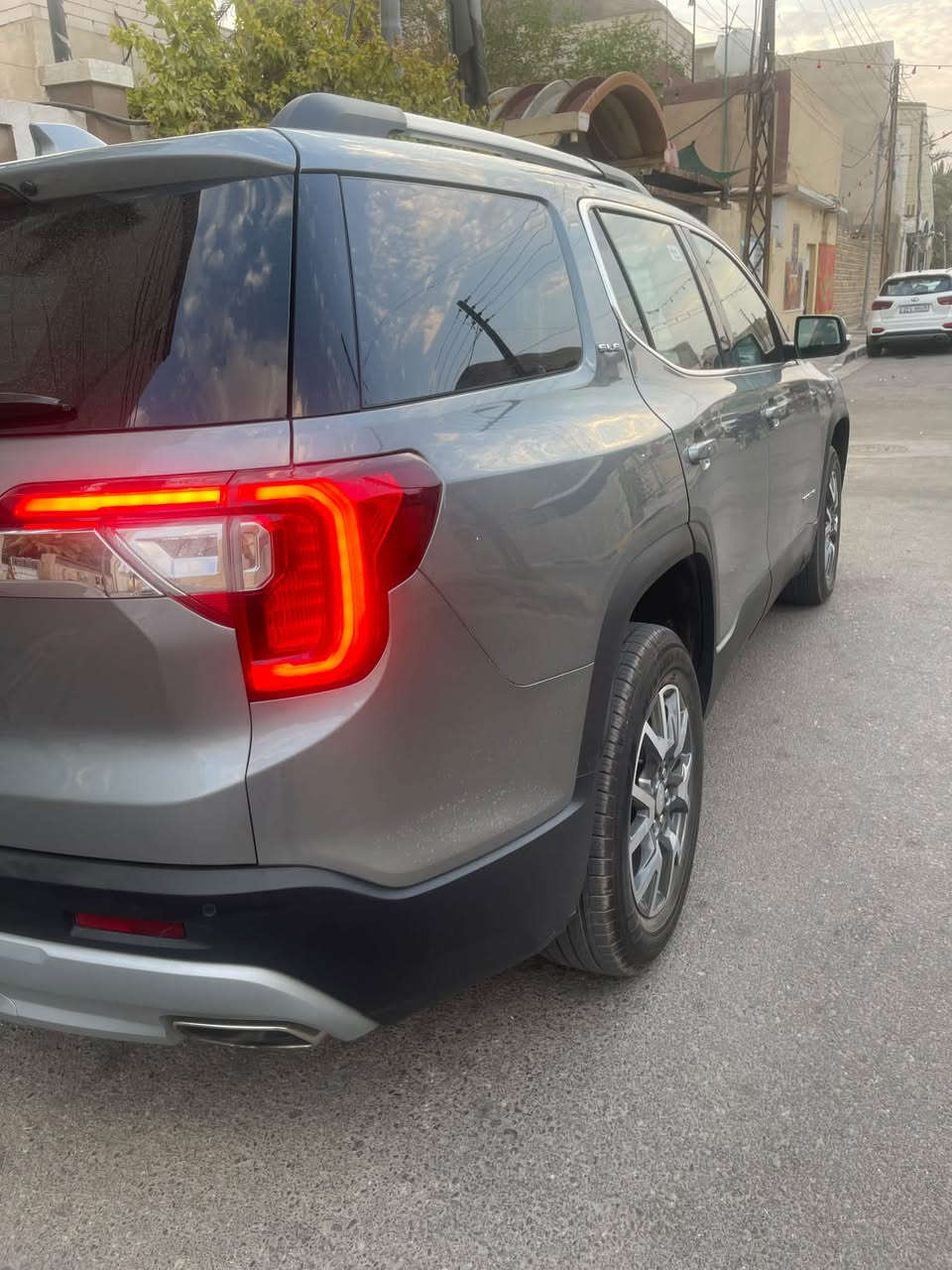 GMC اكاديا 2023 Sle
محرك 2000 تيربو 
وارد امريكي ضربتها الجاملغ الايمن بالطرف وشوي من الباب 
مواصفاتها نص فول
نقاط عمياء
رادار امامي
حساسات امامية خلفية
توقف ذاتي
صندوق كهرباء
تحديد مسار
تنبيه اصطدام 
تشغيل عن بعد
تدفئة كشنات
كشنات منفصل مخمل
كاميرا خلفية
كار بلي اوتو
اربع بصمات بالباب
ماشية 62000 كيلو
سيارة جديدة بمعنى الكلمة من كير ومكينة وتبريد وحدادية وتايرات
رقم اربيل سنوية جديدة

السعر 255 ورقة وبيها مجال للشراي الجاد 
رقم ***********
