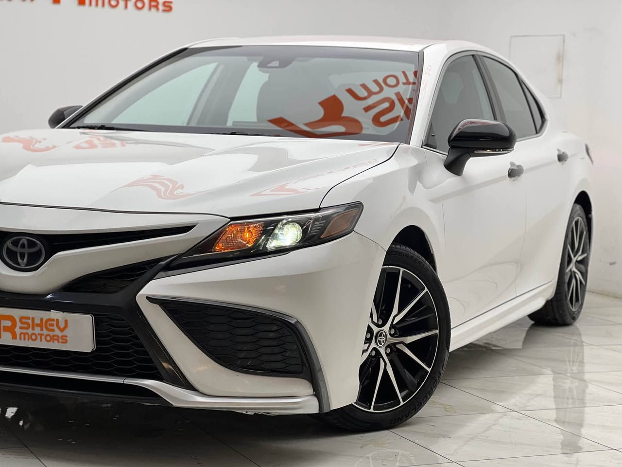 Toyota Camry 2022
تويوتا كامري ٢٠٢٢
 مواصفات SE  

مكينة ٤سلندر حجم٢.٥لتر 
ماشية 109,000 ميل و بحالة ممتازة على وضع الشركة  

السيارة بیها ربع بنید صبغ و تعدیل بالجاملغ بدون دواخل بدون ایرباک کلش حلوة و مرتبة ما بيها مصرف 

السیارة مرقمة رقم دهوک الدولي شرط التحویل
مكفولة من كير و محرك و كهربائيات

و ب سعر (192$) ورقة و بيها مجال

مكان السيارة

دهوك -معرض ارشف R-Shev
رقم51 من معارض التيرمينال 

***********
*********** دهوك, العراق
