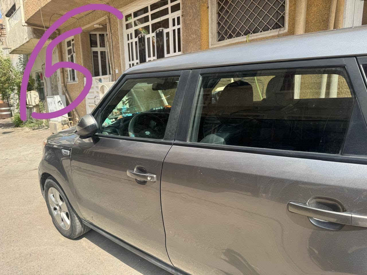 مرحبا، كيا صول للبيع موديل ٢٠١٨، محرك ١٦٠٠ GDI
بيها  ABS
نظام صوت جيد جدا +بلوتوث + usb
منفذ aux
كاميرا خلفيه مع شاشه حديثه (الاصلية موجودة). اوضاع القياده اعتيادي /eco / رياضي. sport ،بيها خطات صغار  بالدعاميه الخلفيه 
دوشمه حديثة وراقيه نوع شوارفسكي (كرستال)
ماشيه ٢٩ الف فقط
رقم انكليزي /بغداد. سنويه لغايه 2030
سيارة اعتماديه واقتصاديه وباسمي استعملها للدوام ومحافظه عليها كلش وتكدر تتاكد
السعر 112 $ وبيها مجال بسيط. *********** بيه واتس. ممتواجده عالفيس دائما، الي ميعجبه لا يعلق ولا يكسر بحلال الناس بلا زحمة
