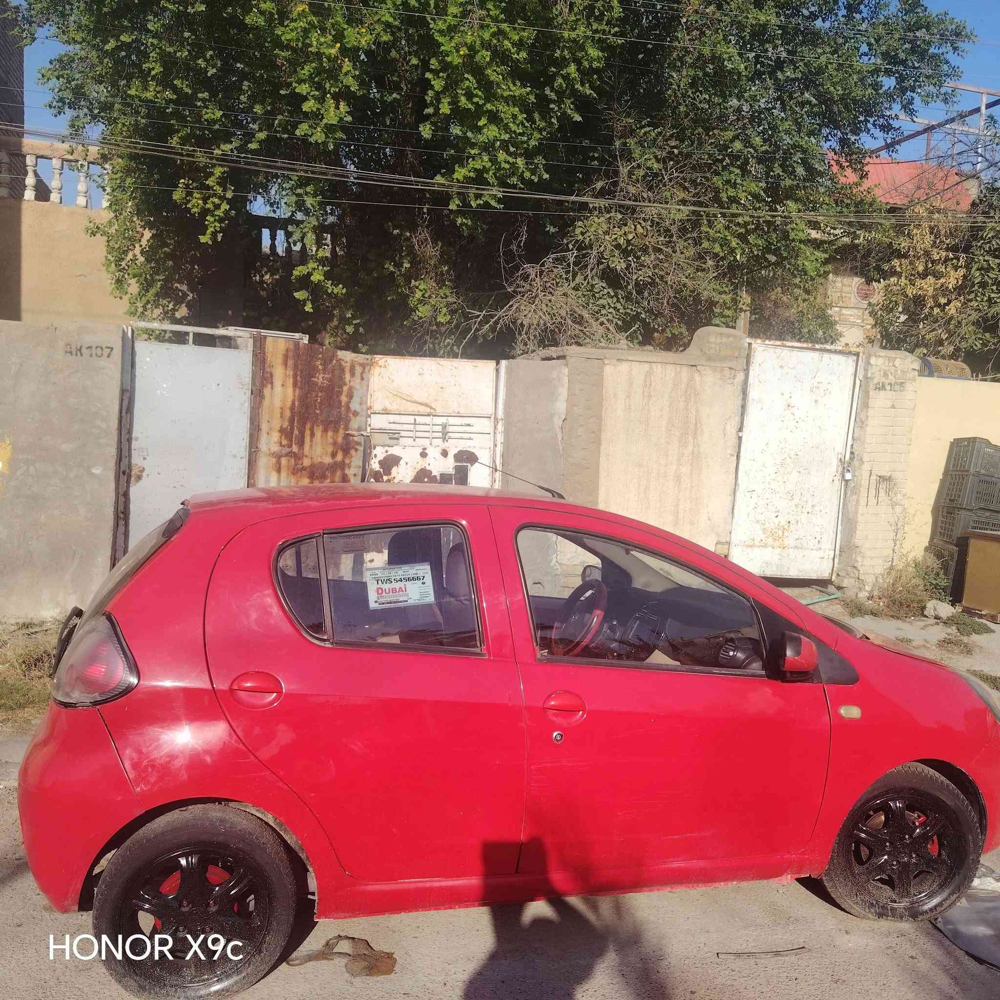 السلام عليكم ورحمة للبيع بانده ٢٠١٢ مكينه وكير حداديه تبريد خير من الله سعر ٣٨ بيهه مجال شهداء البياع ***********

نص مكتوب في الصور:
- HONOR X9c