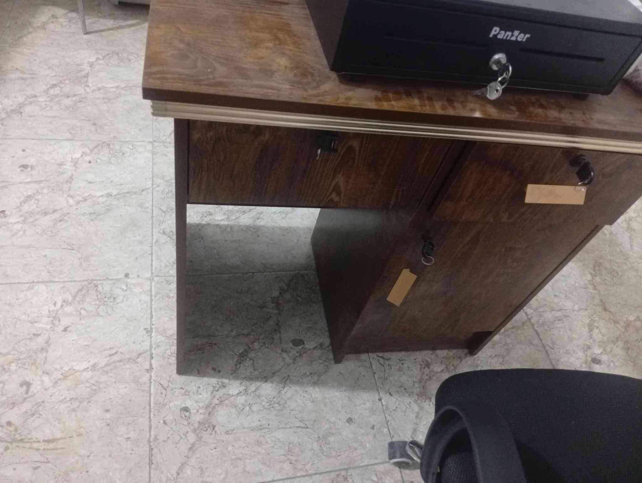 سلام عليكم
غراض مطعم للبيع 
مجمده للبيع 160الف
شويه دجاج غاز كله شغاله 275
طباخ فلافل 100بيه مجال
كرسي ميز كاشير جديد  125الف
جام خانه كباب فلافل 150الف بيه مجال
جام خانه pvc ارتفاع 3متر عرض 250ثنين ونص جديده صار اسبواع من شاده 400بيه مجال 
ميز 3متر طول عرض 60
براد عامودي 200+ثاني 250
***********
ديالى بعقوبة تقاطع القدس

