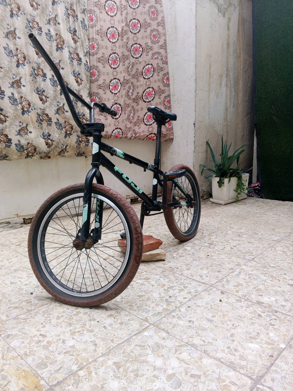 باسكل جيت • قابل تفاوض • دور نواب ضباط
