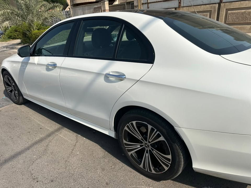 E300 
رقم بغداد ابسمي ماشيه 28 ميل فقط تبديل صندوق 
جديده جدا فووول موصفات مكينه 2000/ توربو 
تخم تاير جديد
مكاني بغداد 
***********
